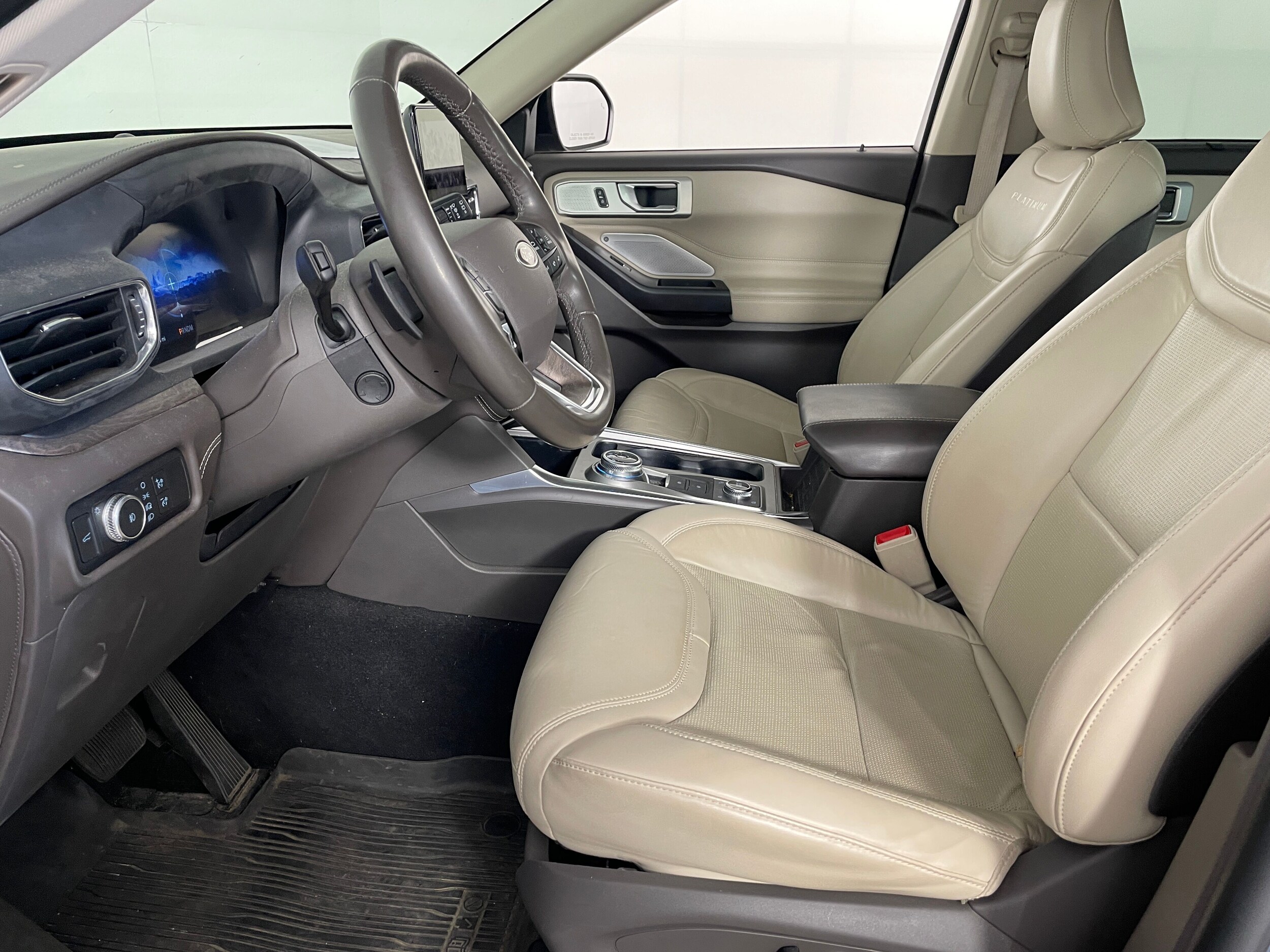 2020 Ford Explorer Platinum photo 2