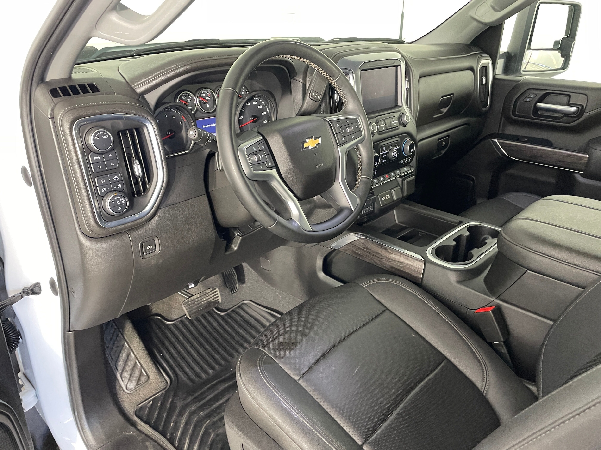 2023 Chevrolet Silverado 3500HD LTZ photo 2