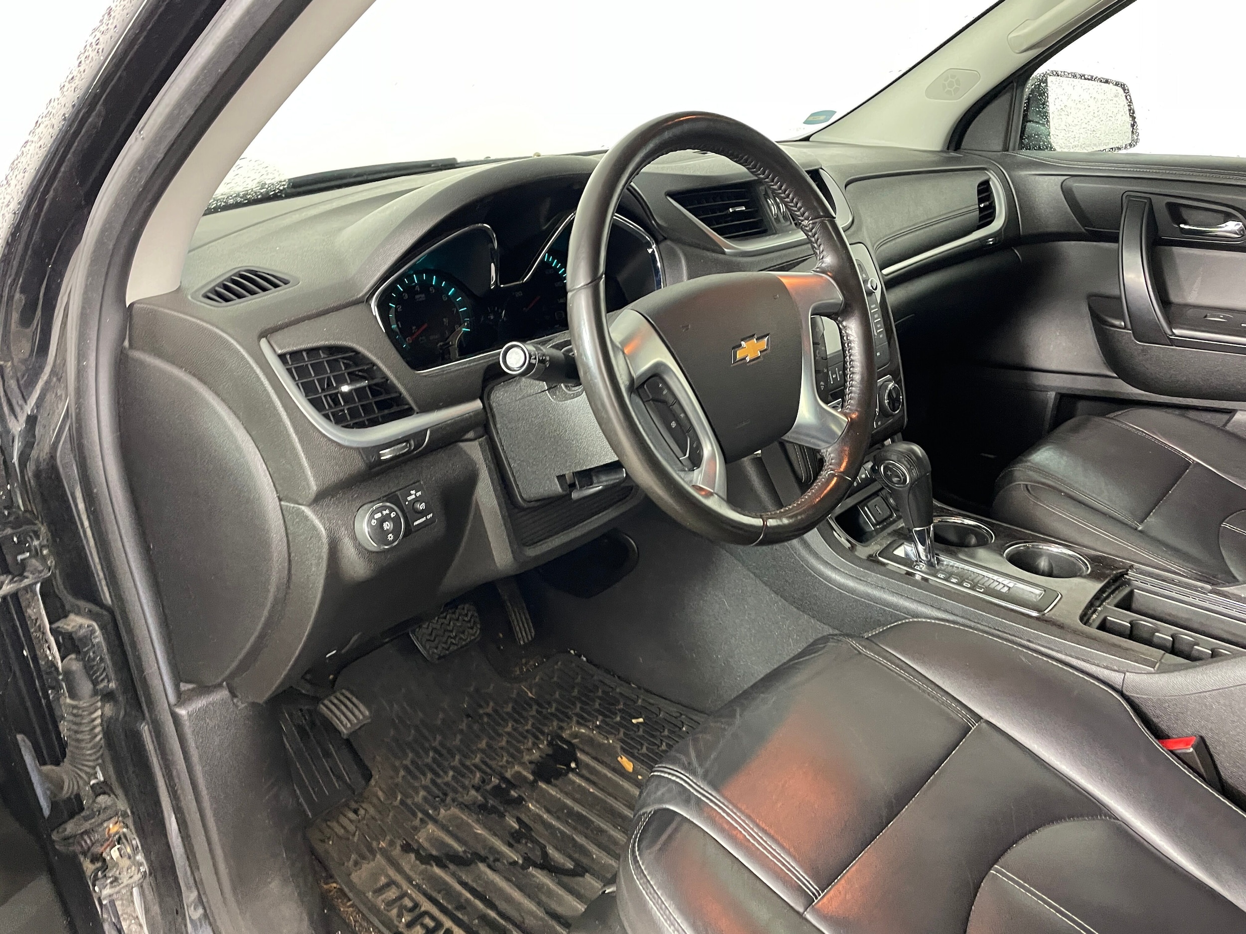 2015 Chevrolet Traverse 2LT photo 3