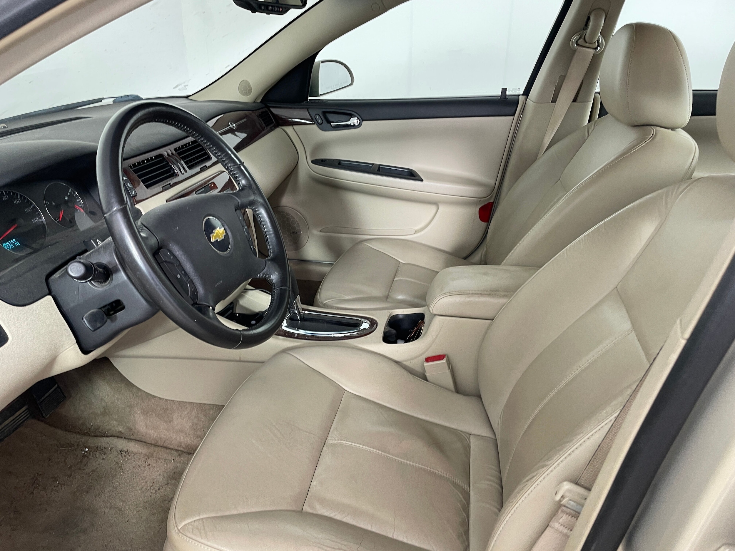 2011 Chevrolet Impala 1LT photo 2
