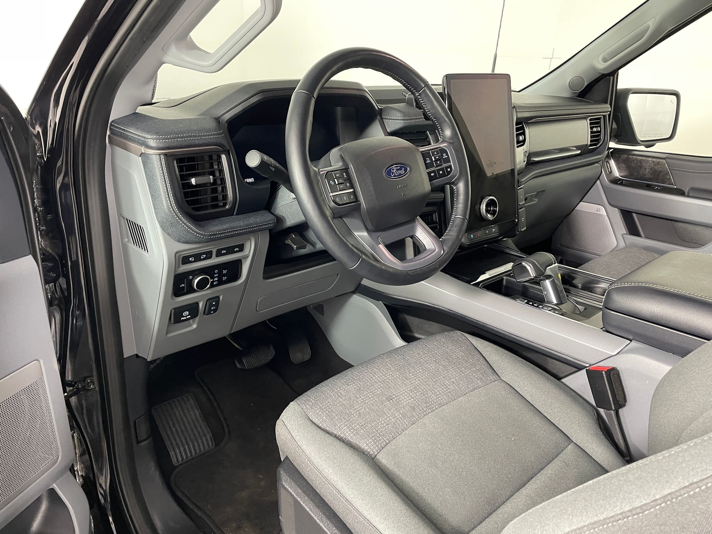 2024 Ford F-150 Lightning Flash photo 2