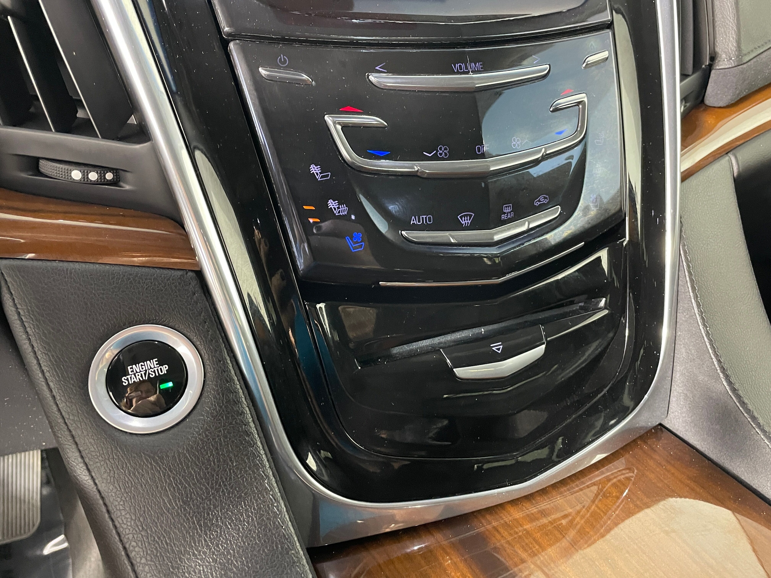 2017 Cadillac Escalade Premium Luxury - Photo 7