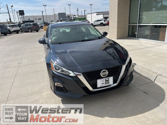 Used 2022 Nissan Altima SV with VIN 1N4BL4DV0NN302515 for sale in Garden City, KS