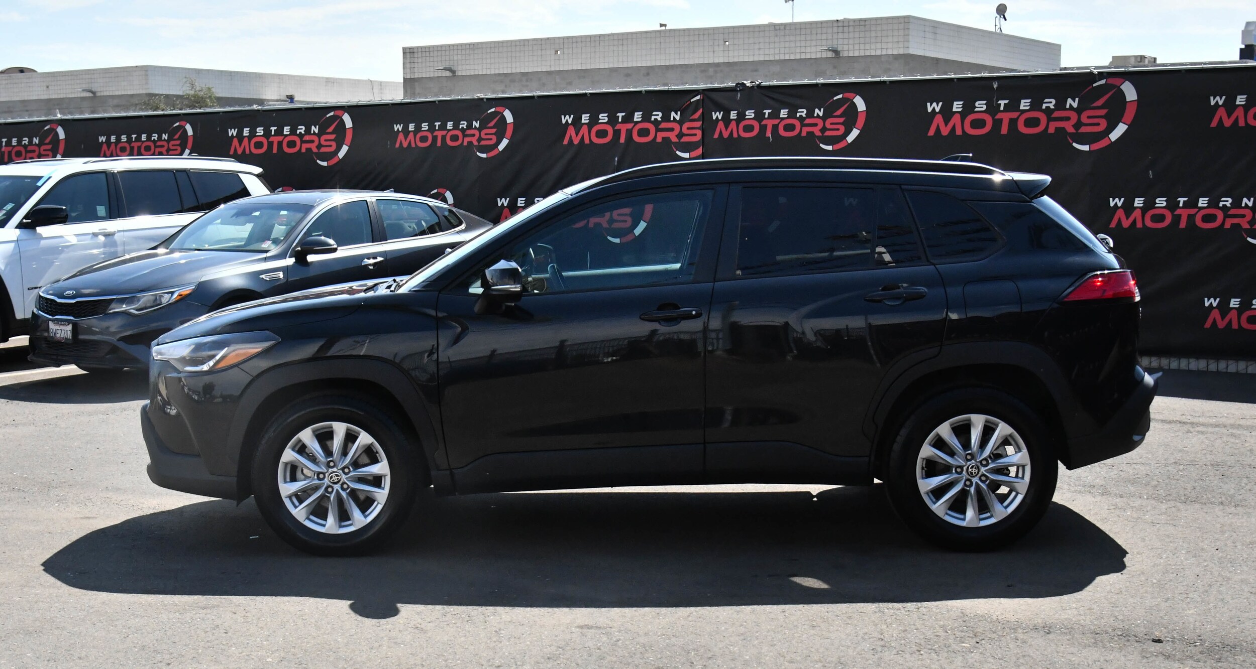 2023 Toyota Corolla Cross LE photo 4