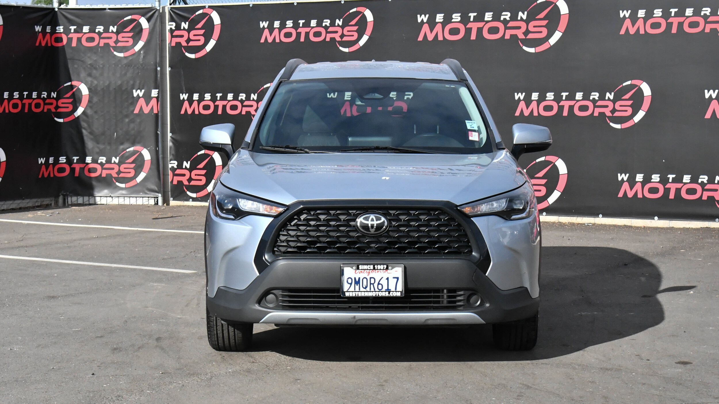 2023 Toyota Corolla Cross LE photo 2