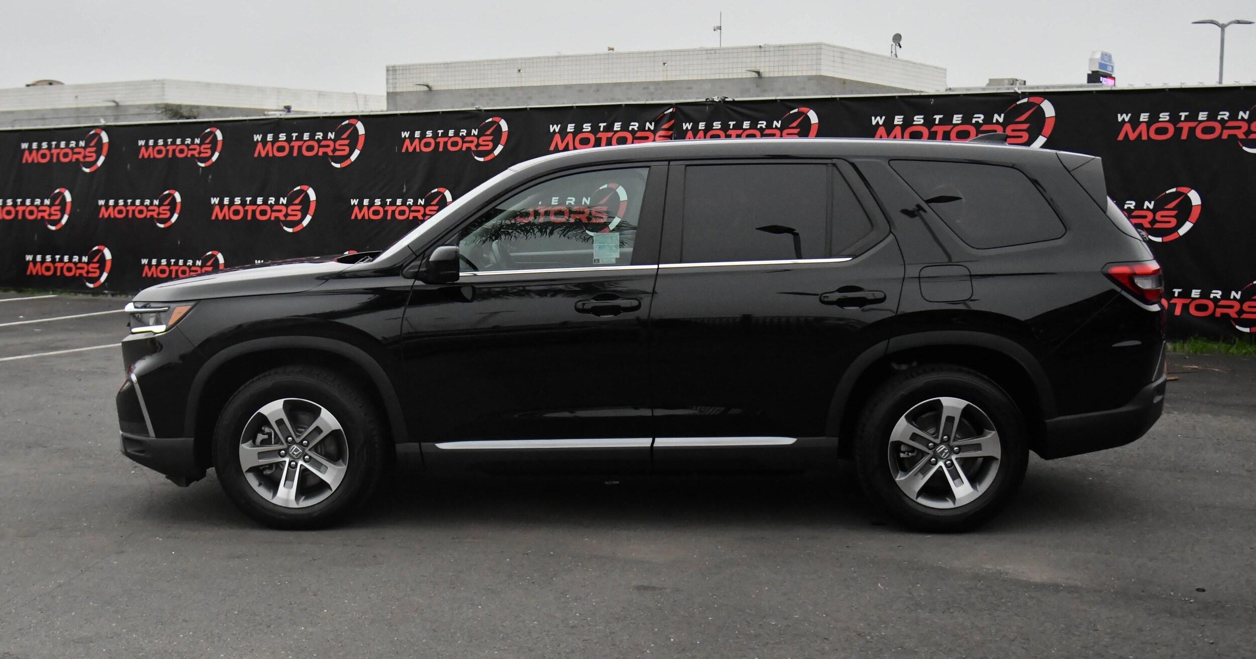 2025 Honda Pilot EX-L Sport photo 2