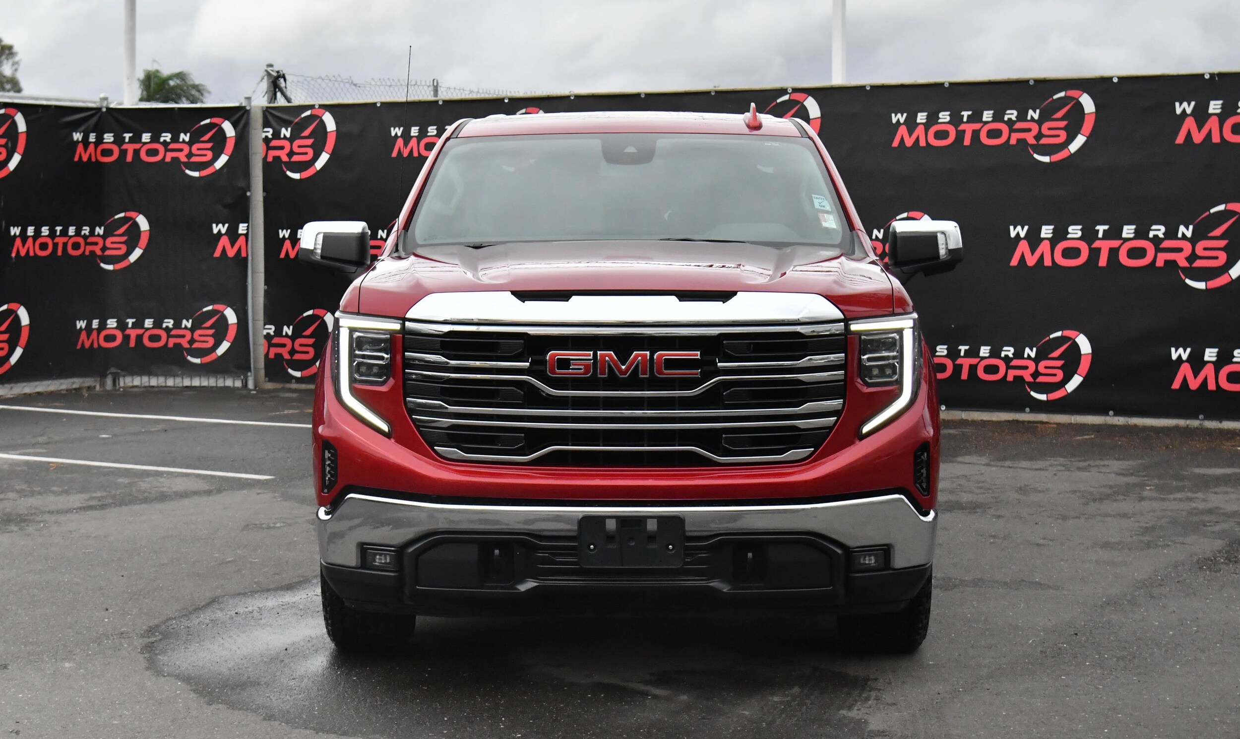 2024 Gmc Sierra 1500 SLT photo 2