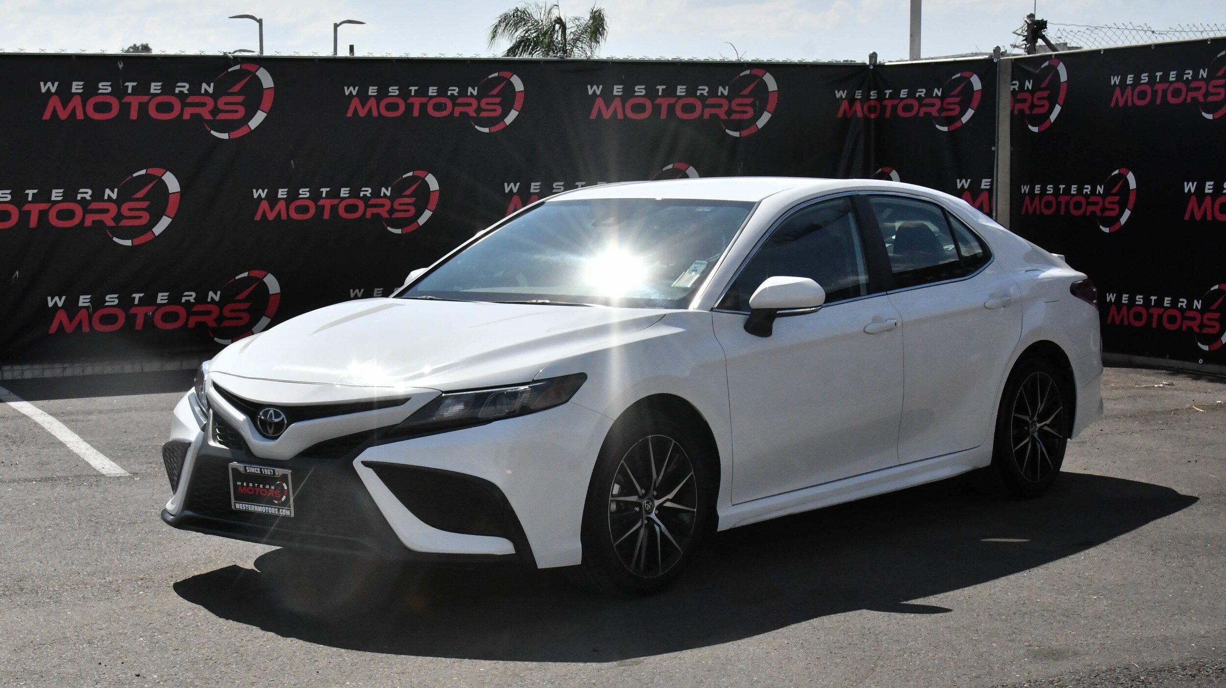 2024 Toyota Camry SE photo 3