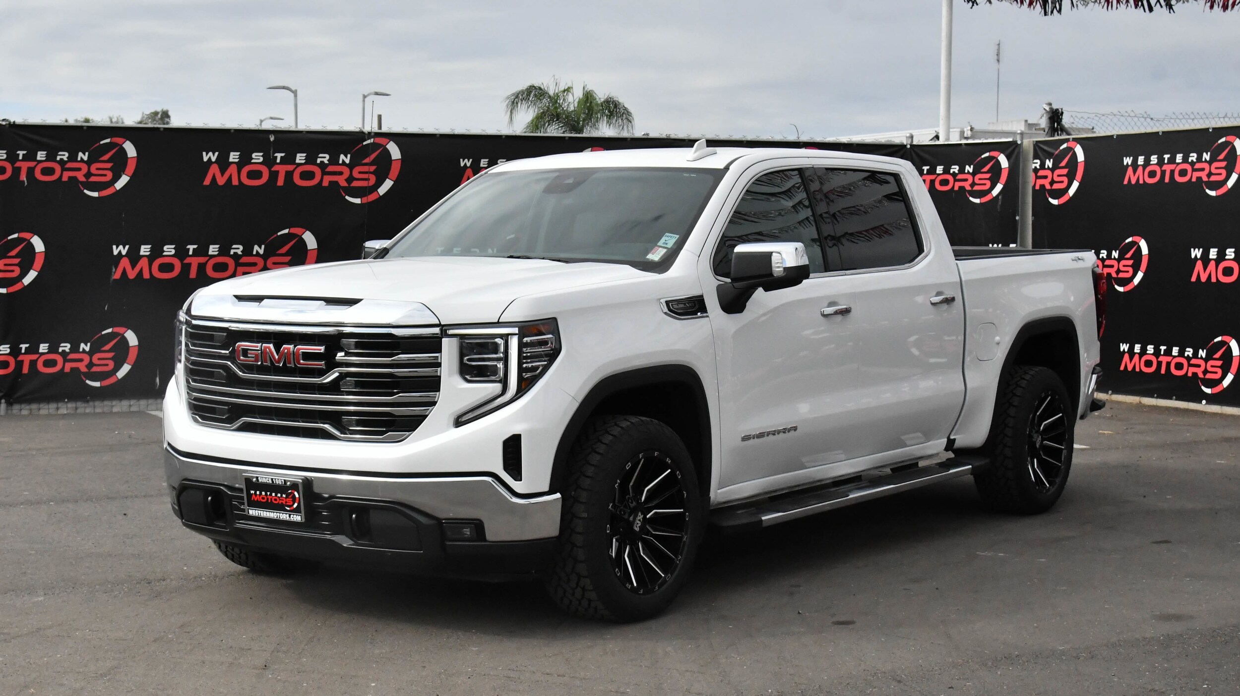 2024 Gmc Sierra 1500 SLT photo 3