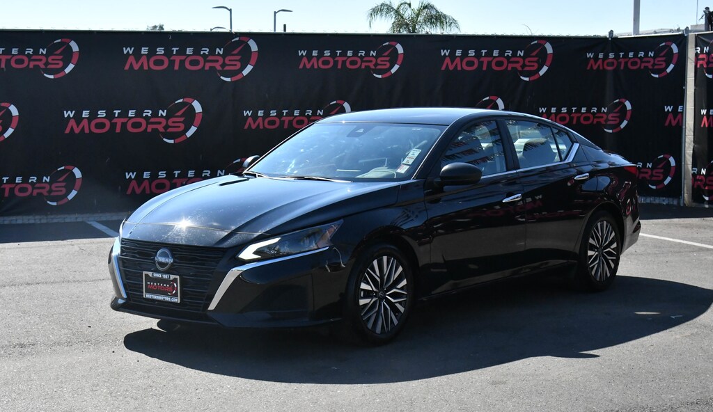Used 2024 Nissan Altima 2.5 SV Sedan