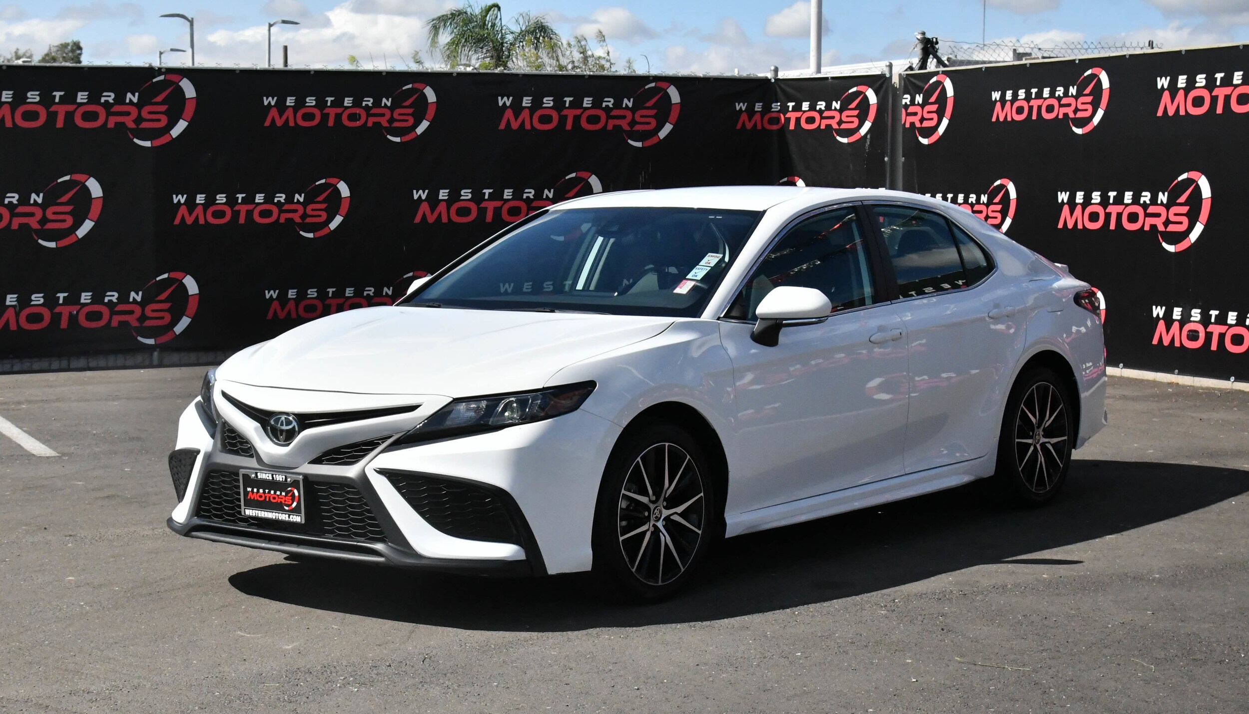 2024 Toyota Camry SE photo 3