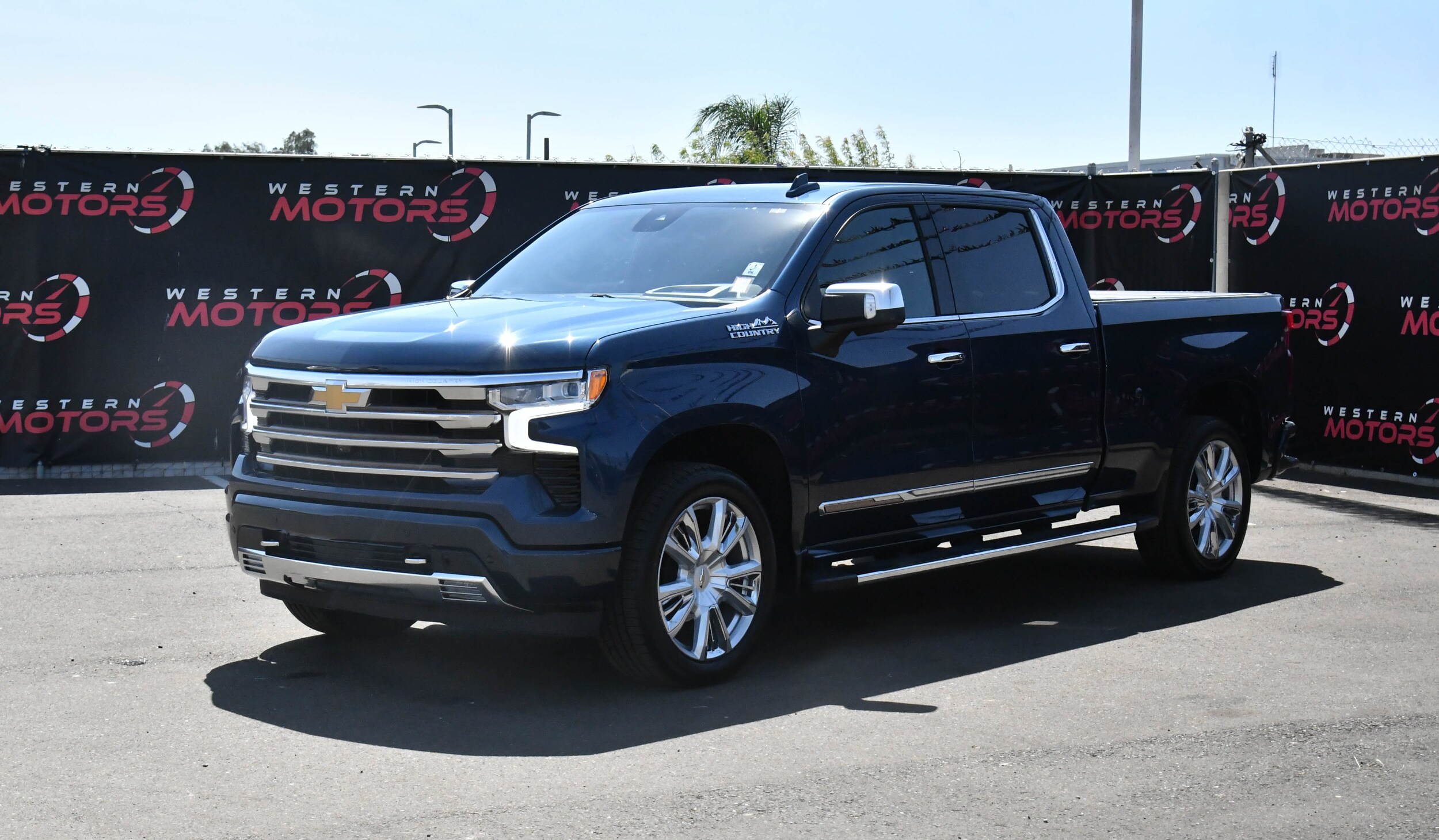 2022 Chevrolet Silverado 1500 High Country photo 3