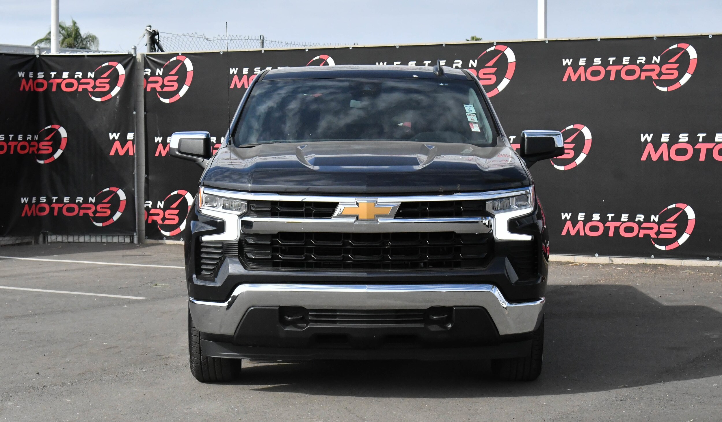 2024 Chevrolet Silverado 1500 LT photo 2