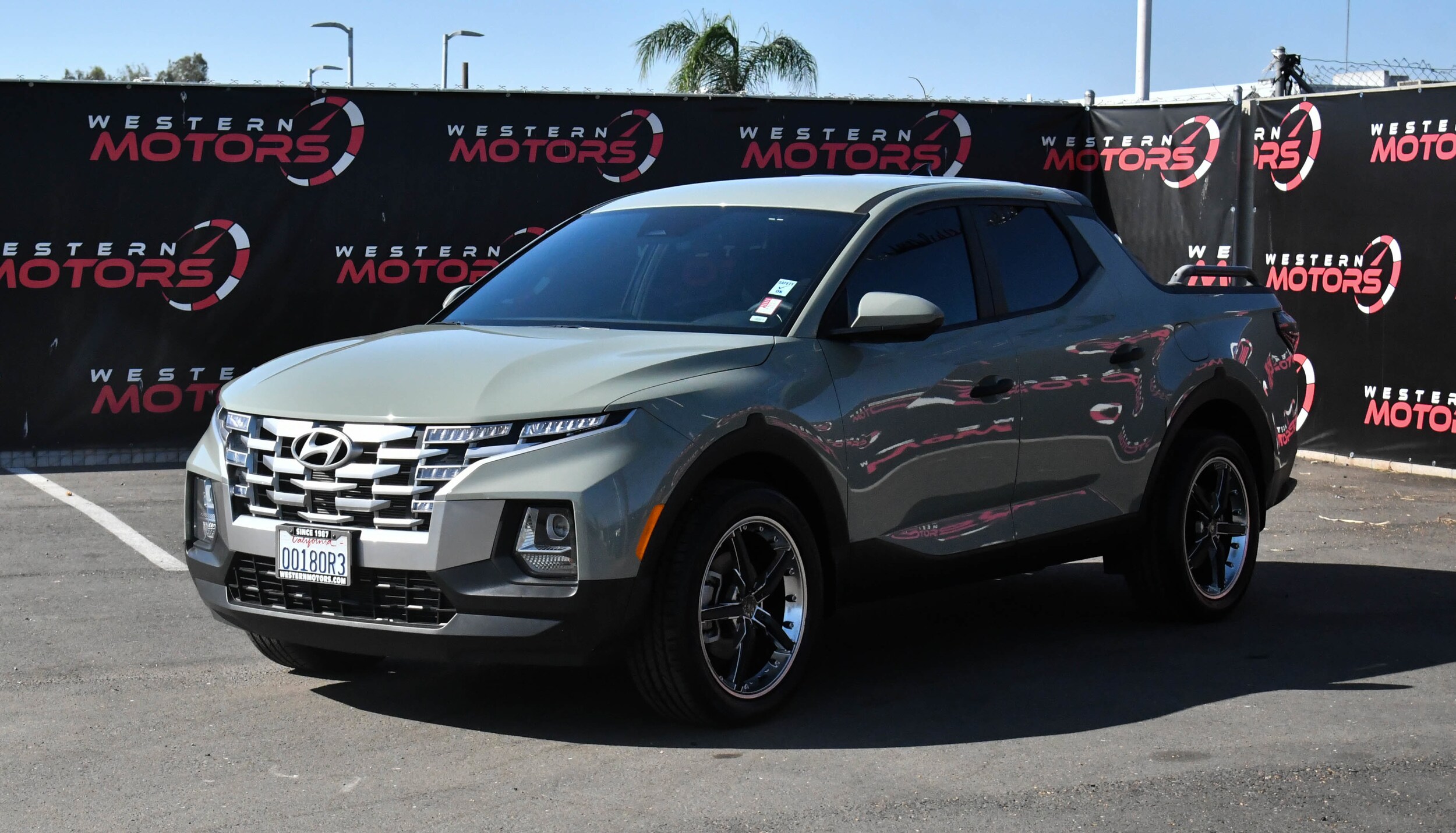 2023 Hyundai Santa Cruz SE photo 3