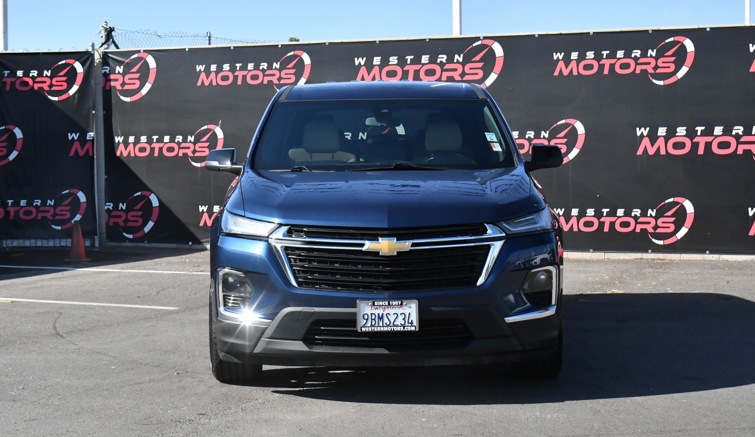 2022 Chevrolet Traverse LS photo 2