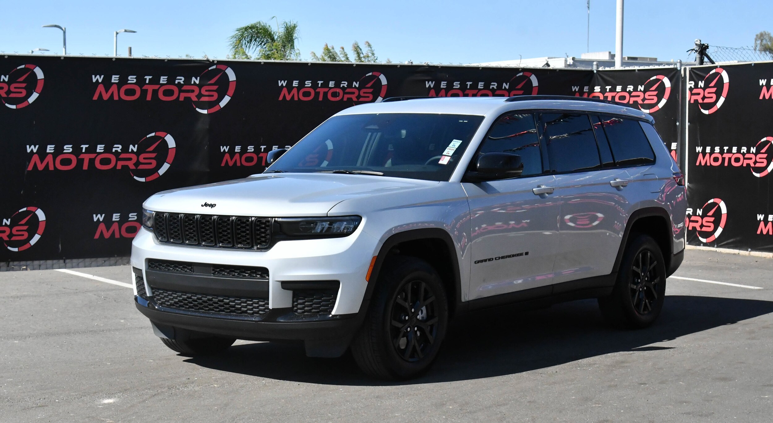 2024 Jeep Grand Cherokee Altitude photo 3