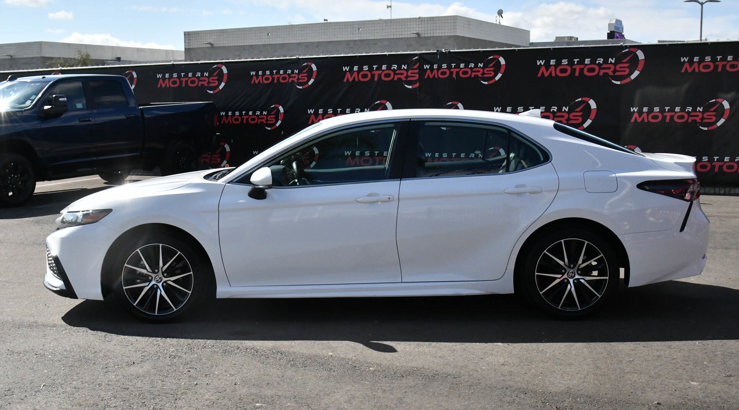 2024 Toyota Camry SE photo 4