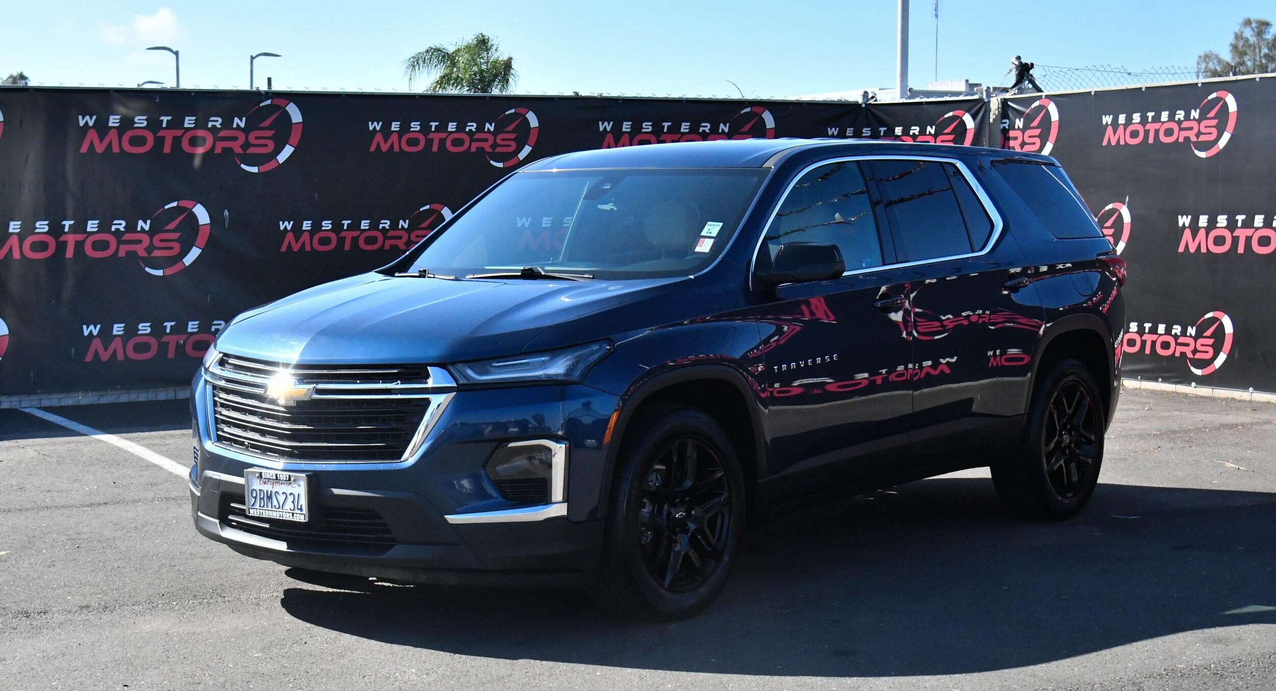 2022 Chevrolet Traverse LS photo 3