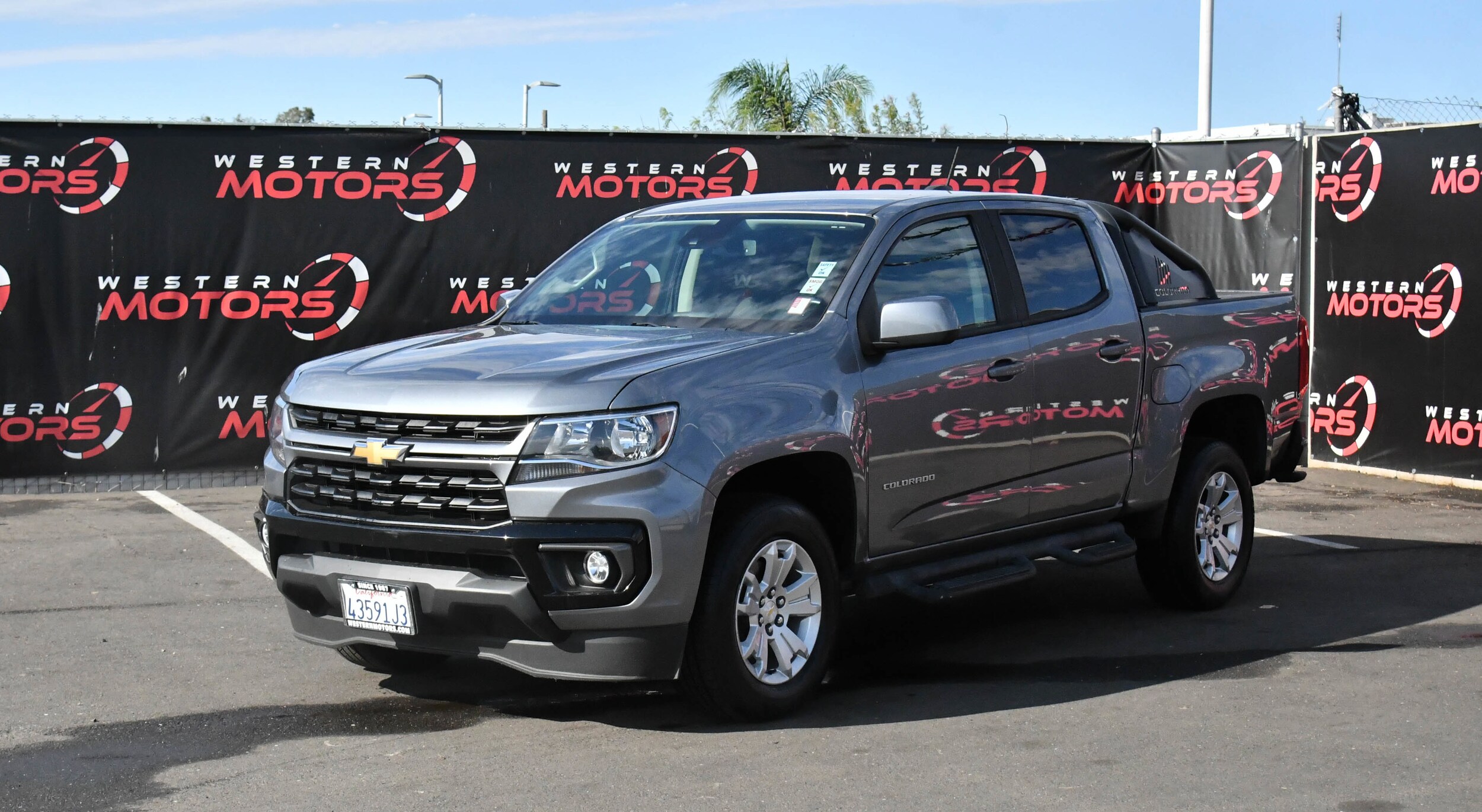 2021 Chevrolet Colorado LT photo 2