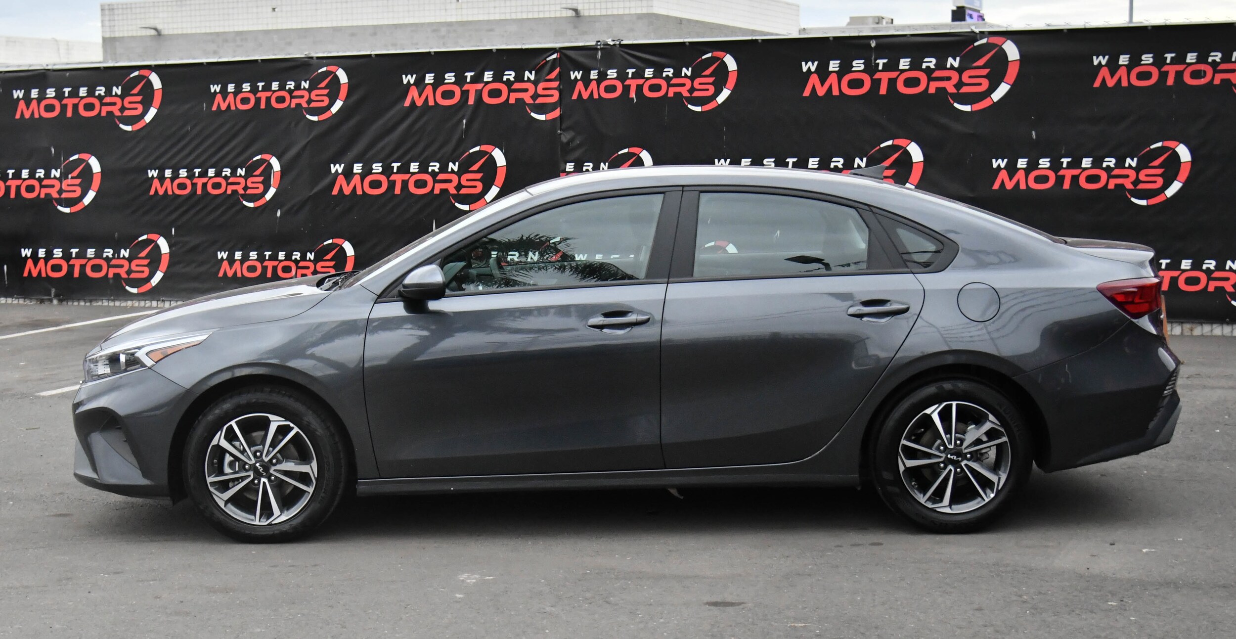 2024 Kia Forte LXS photo 2
