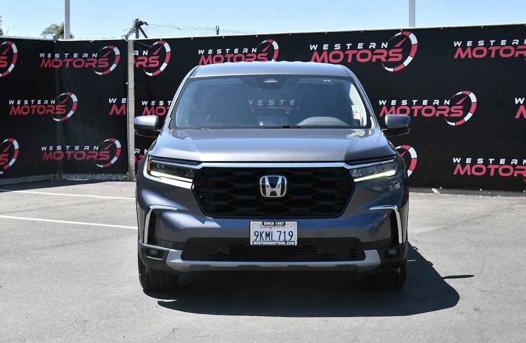 Used 2024 Honda Pilot EX-L 8 Passenger SUV