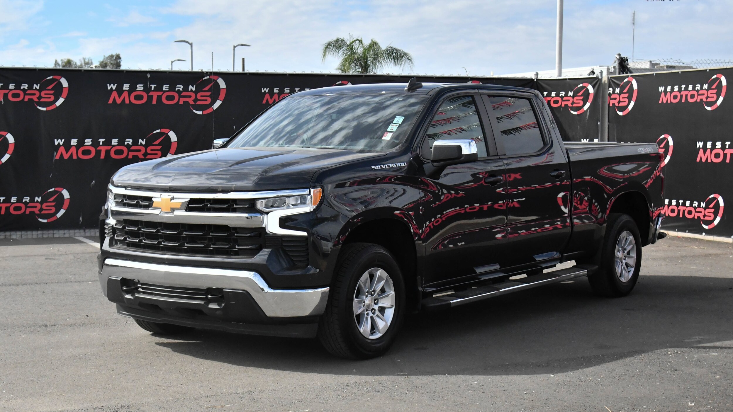 2024 Chevrolet Silverado 1500 LT photo 3