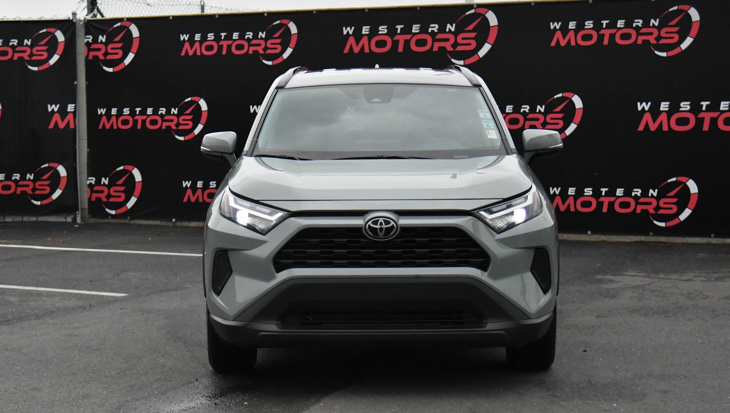 2023 Toyota RAV4 XLE photo 2