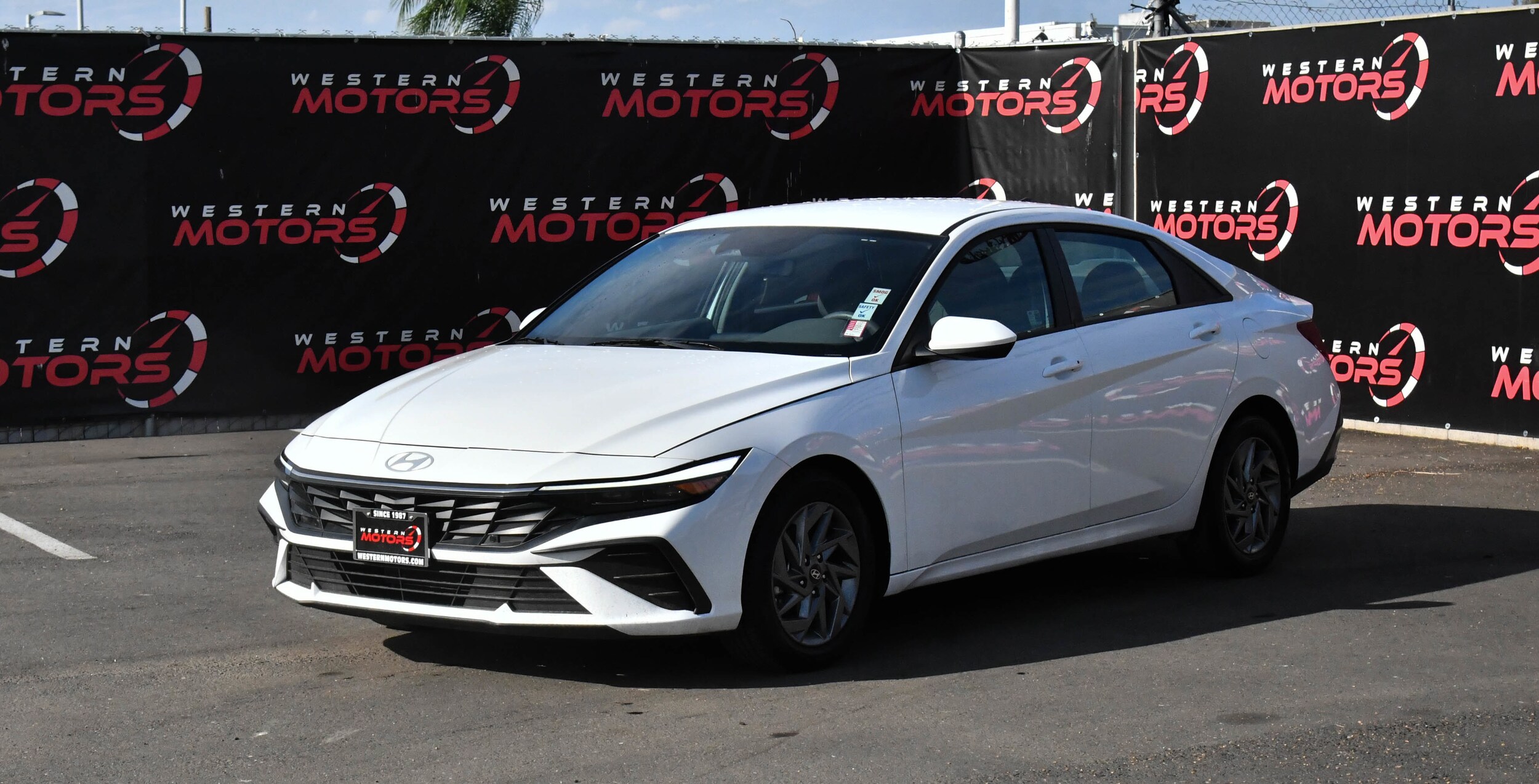 2024 Hyundai Elantra SEL photo 3