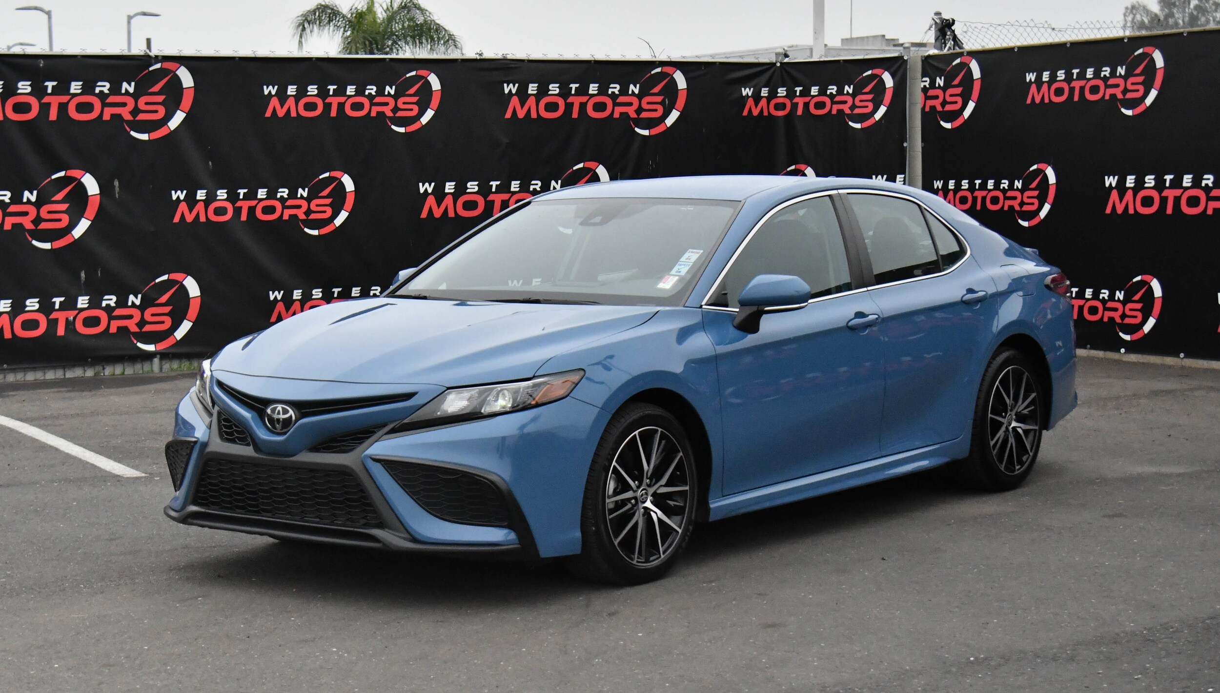 2024 Toyota Camry SE photo 3