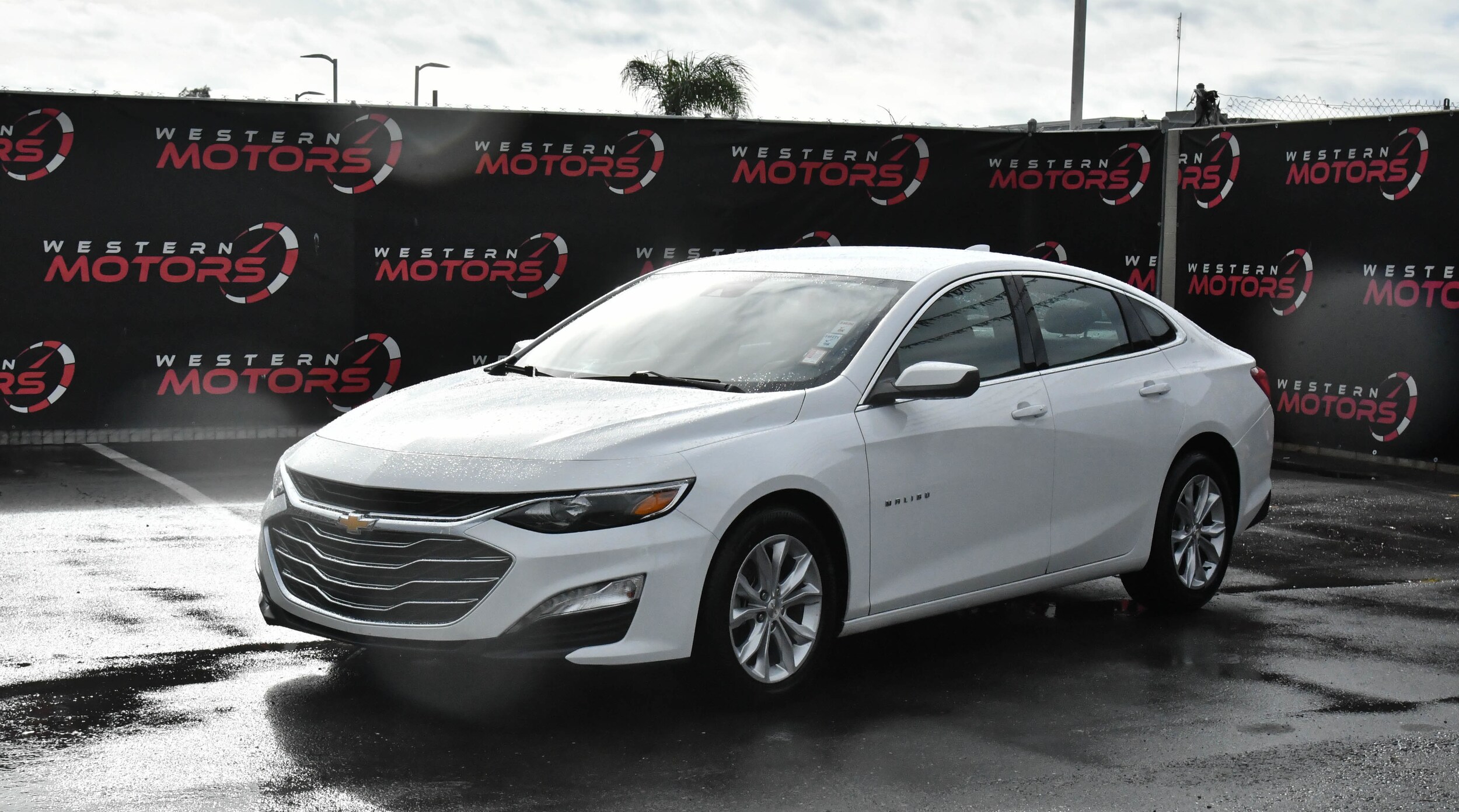 2024 Chevrolet Malibu 1LT photo 2