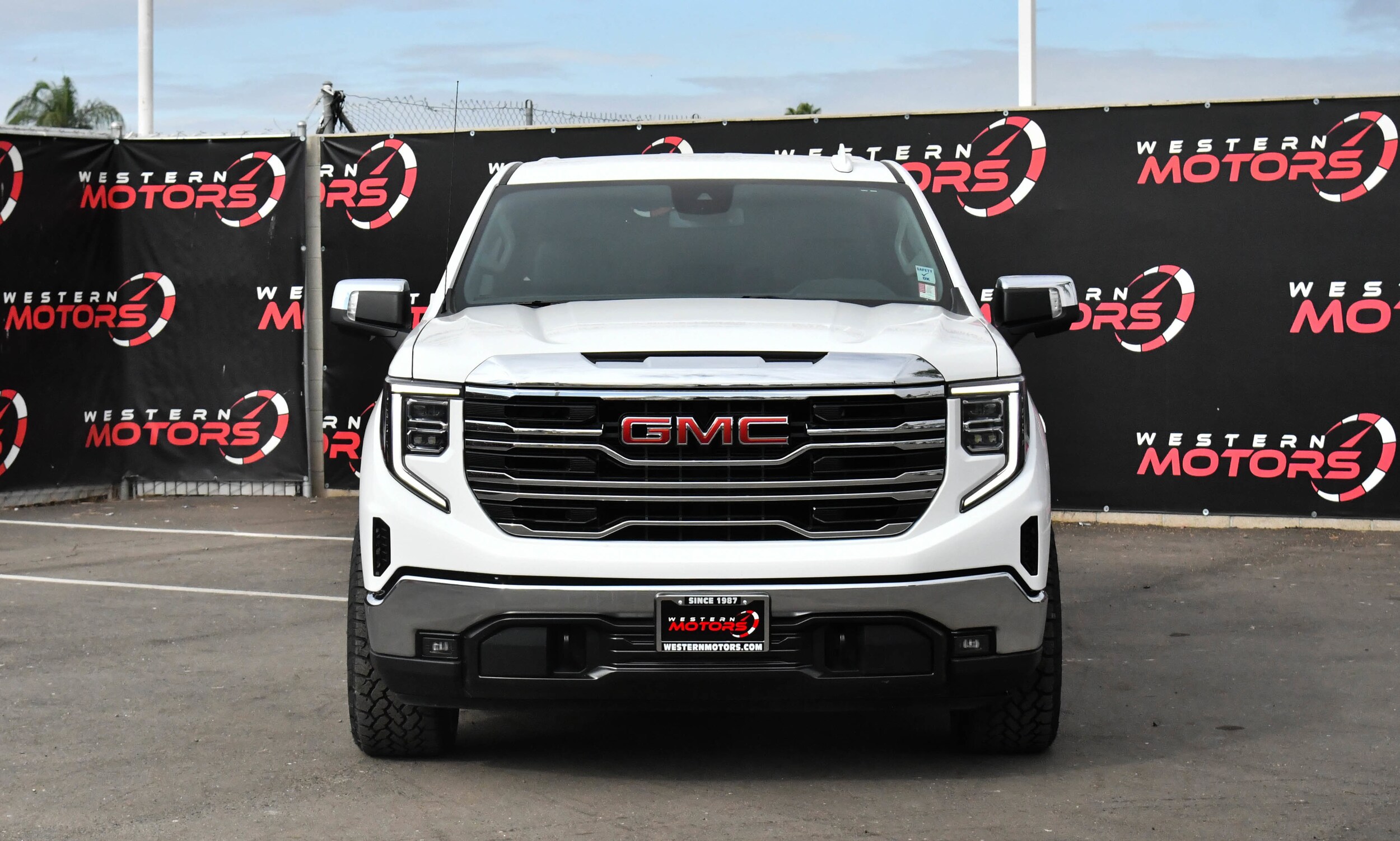 2024 Gmc Sierra 1500 SLT photo 2