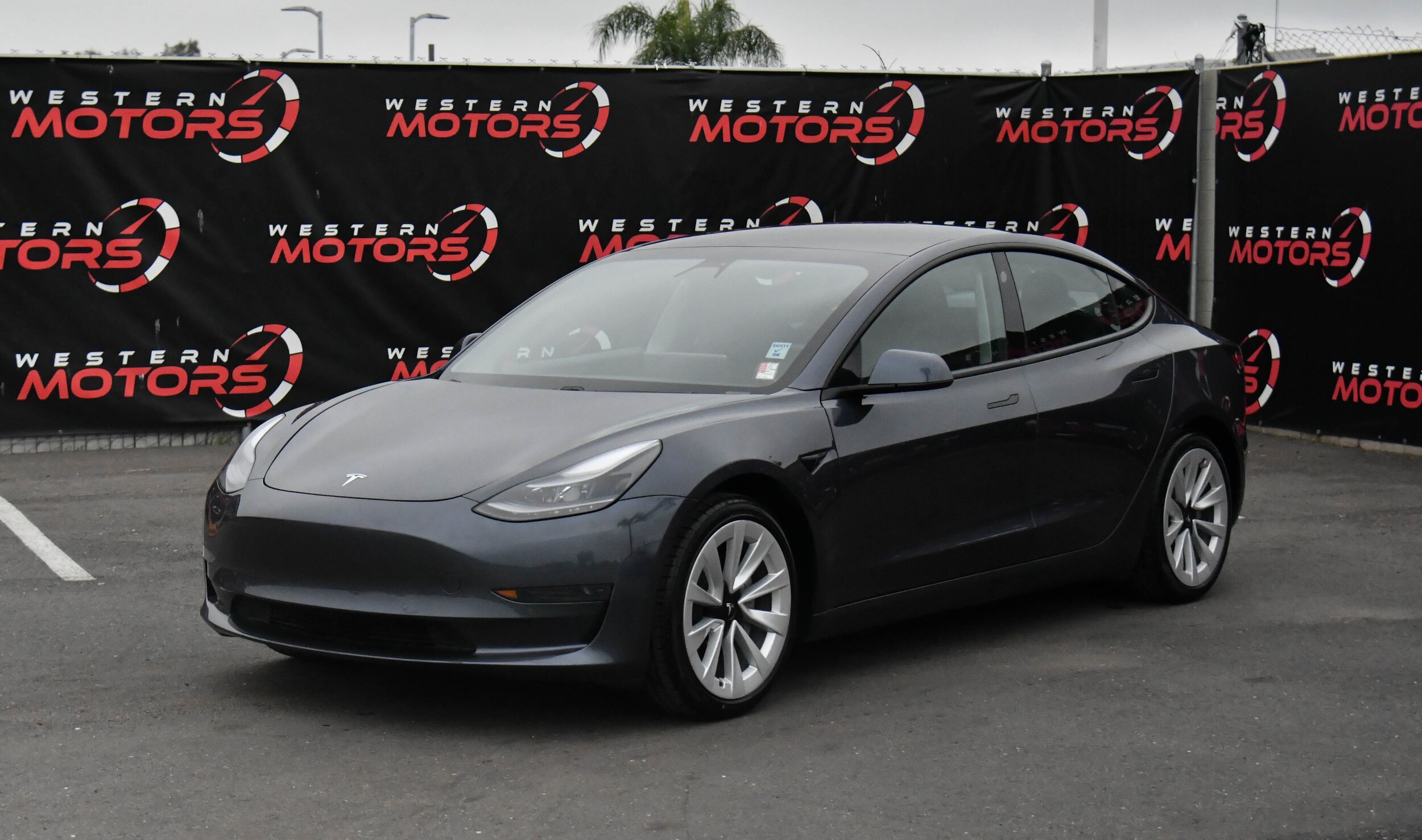 2021 Tesla Model 3 Standard Range Plus photo 3