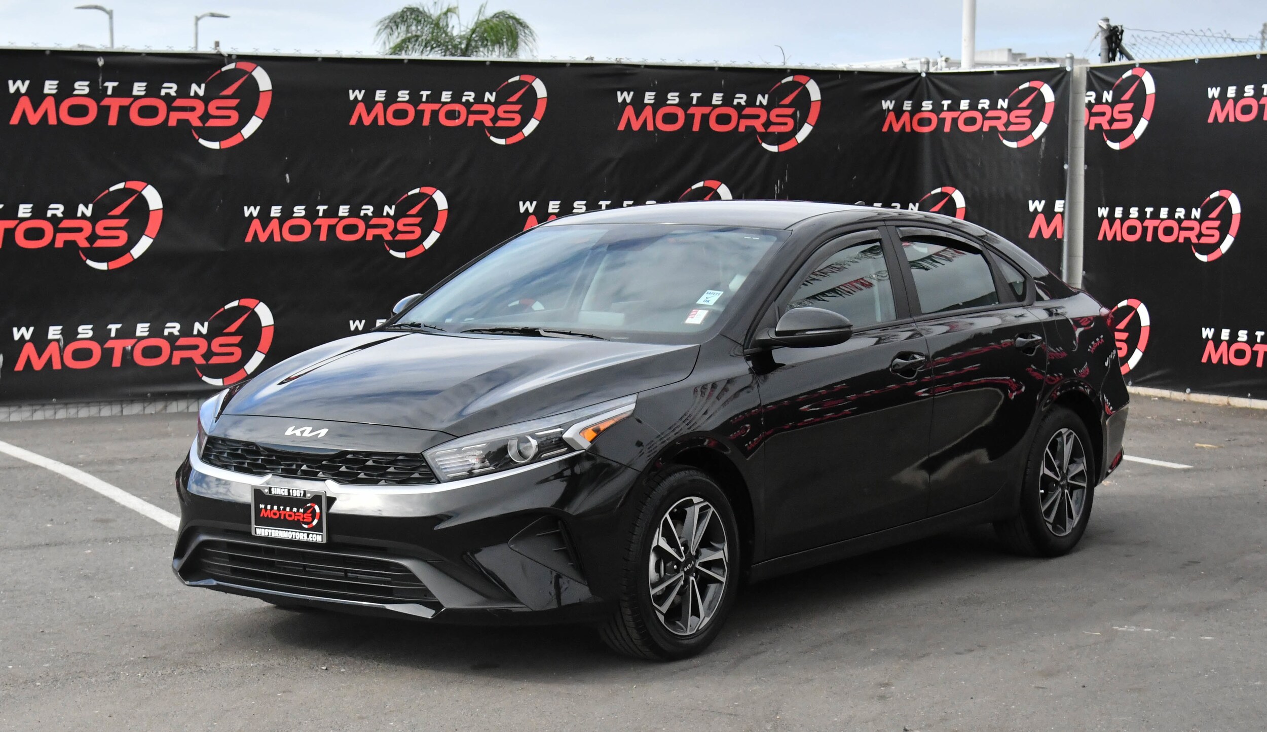 2024 Kia Forte LXS photo 2