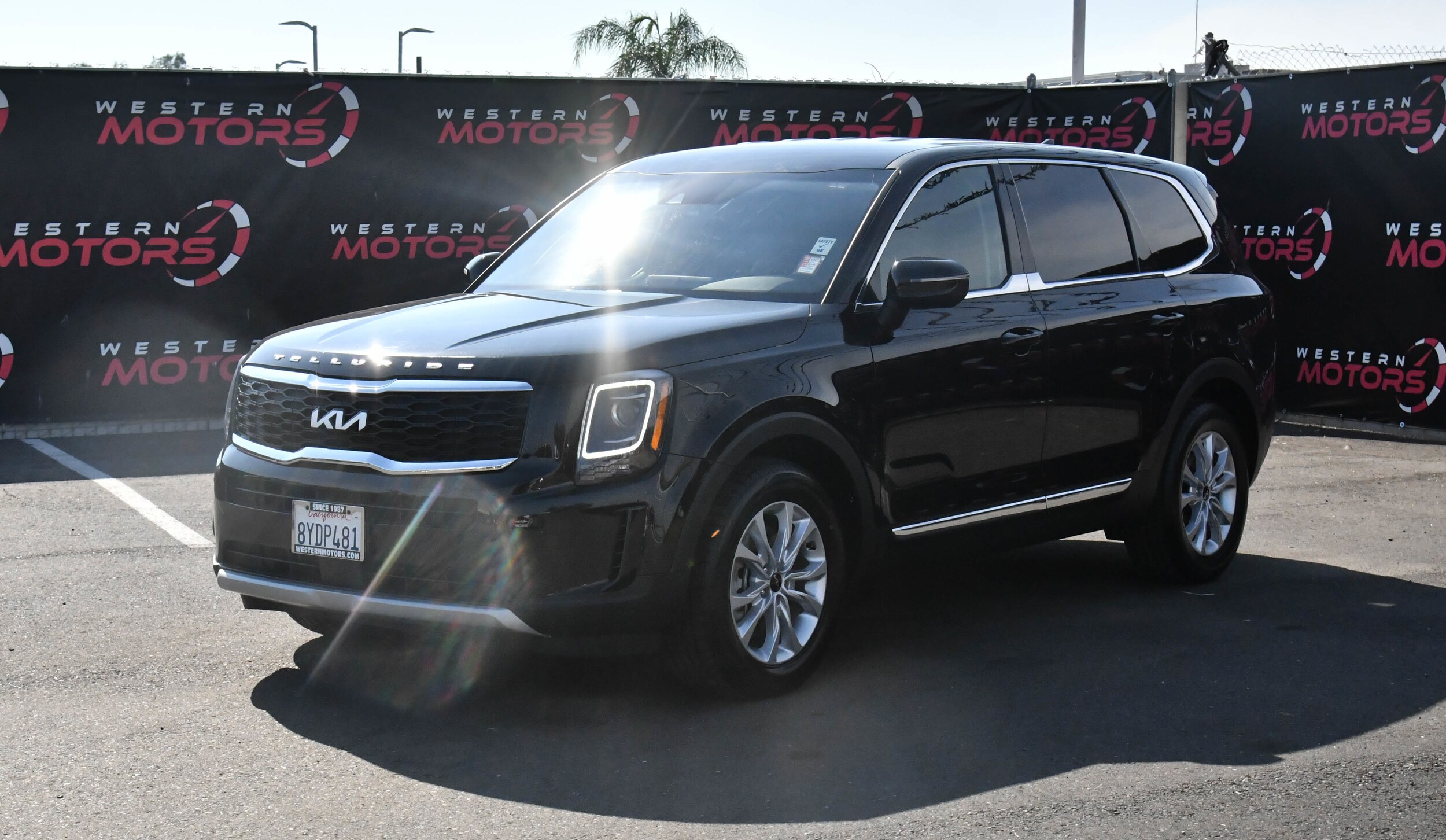 2022 Kia Telluride LX photo 2