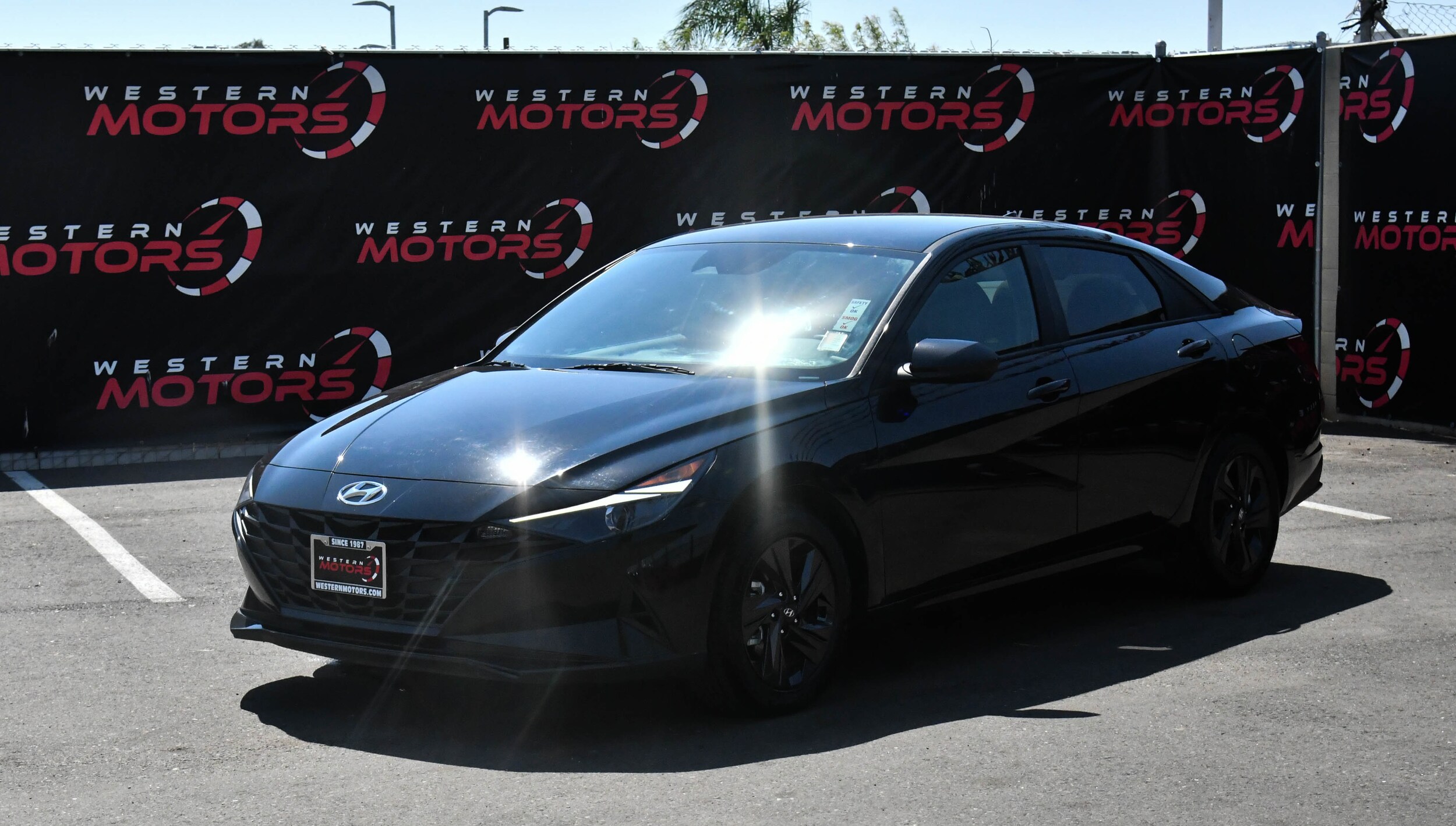 2023 Hyundai Elantra SEL photo 3