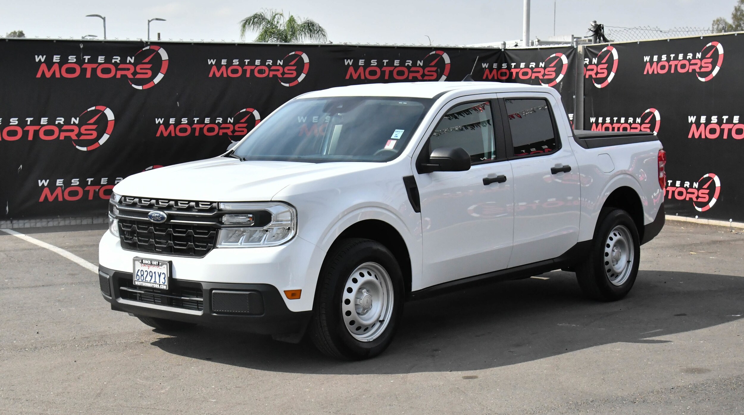 2024 Ford Maverick XL photo 2