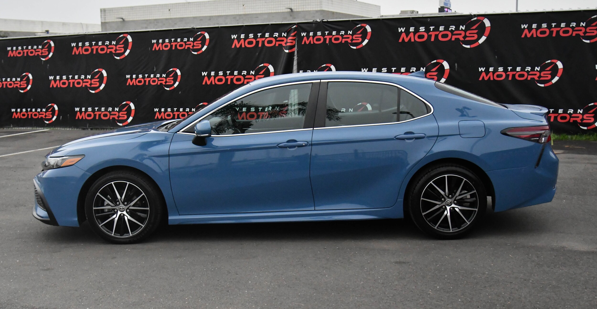 2024 Toyota Camry SE photo 4