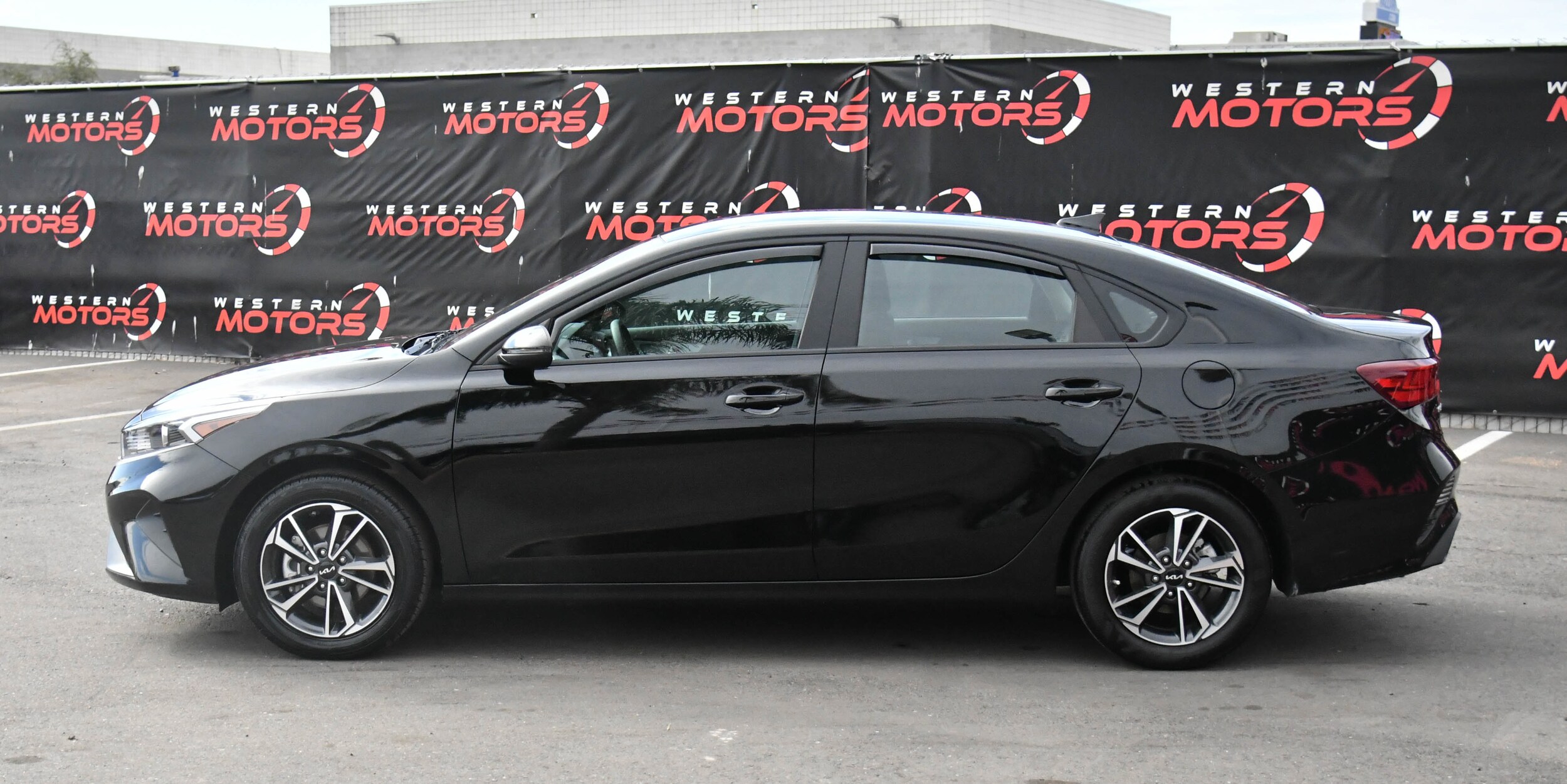2024 Kia Forte LXS photo 3