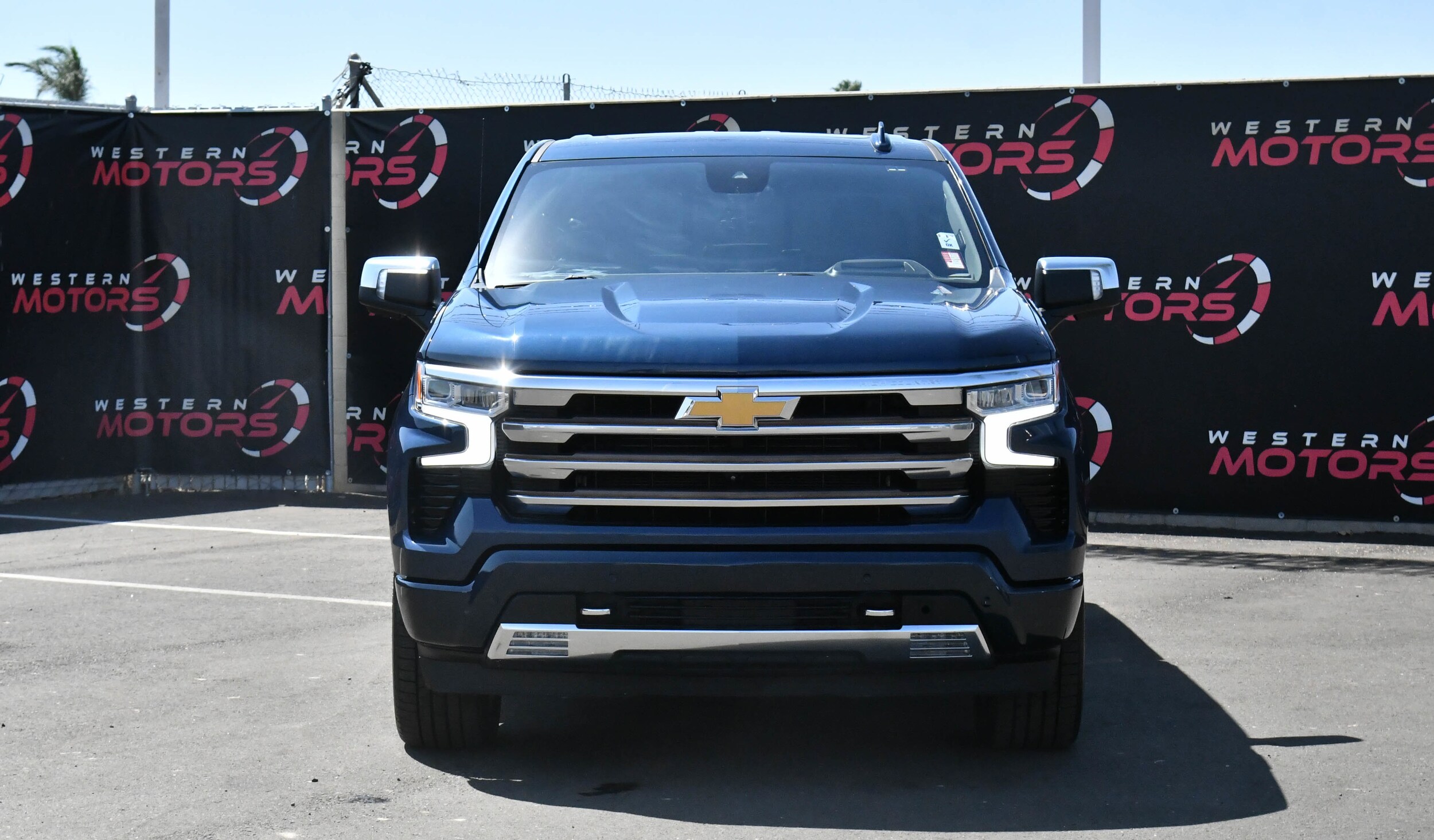 2022 Chevrolet Silverado 1500 High Country photo 2