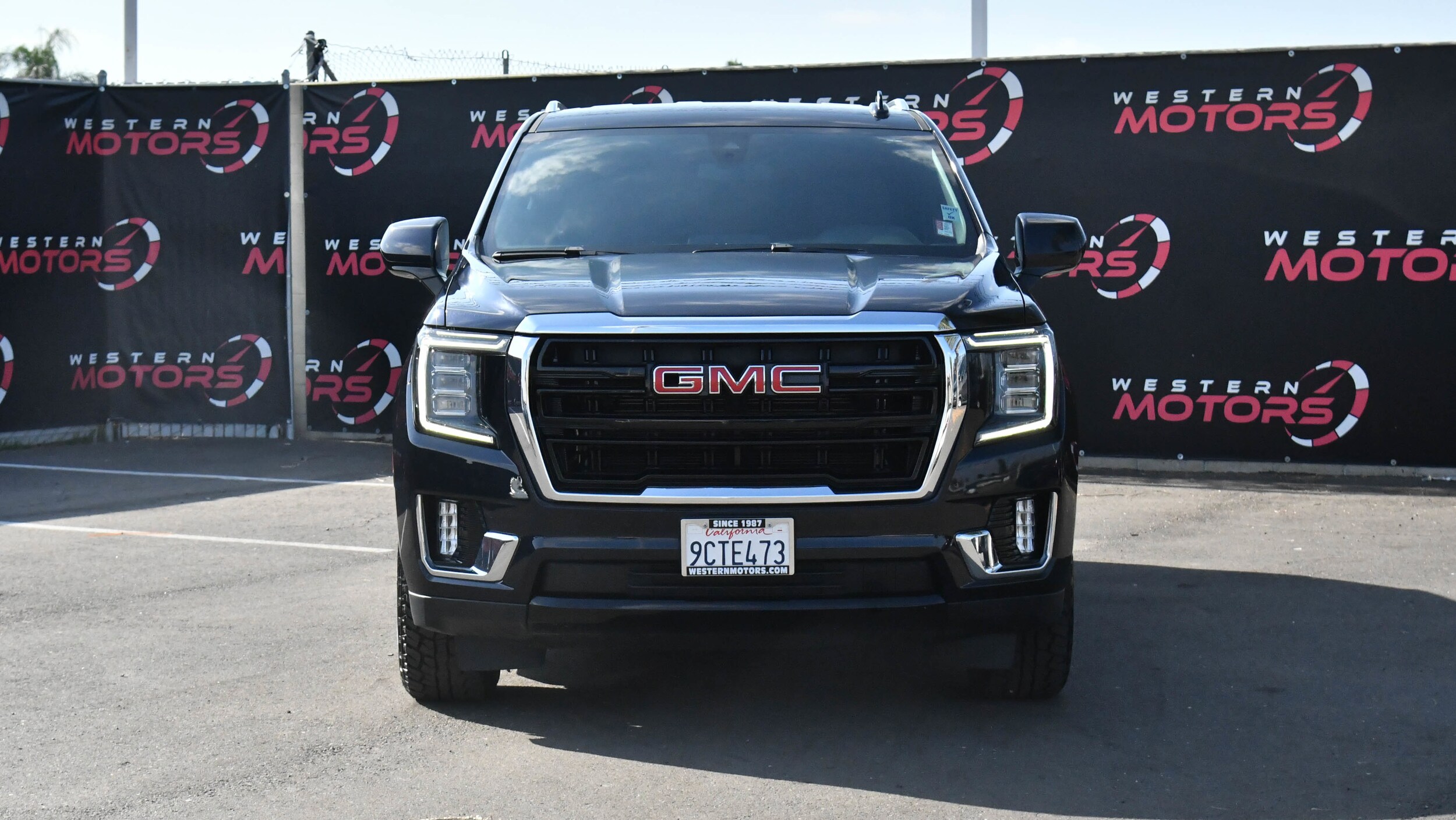 2022 Gmc Yukon SLE photo 2