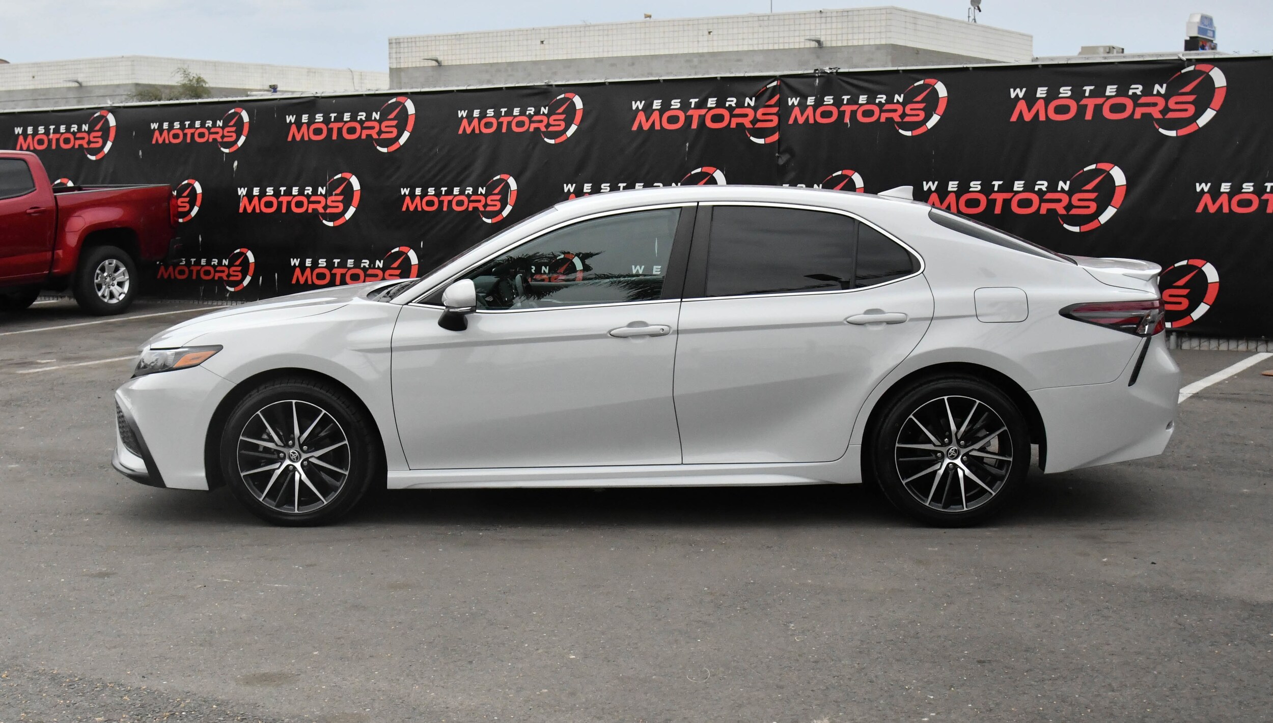 2022 Toyota Camry SE photo 4