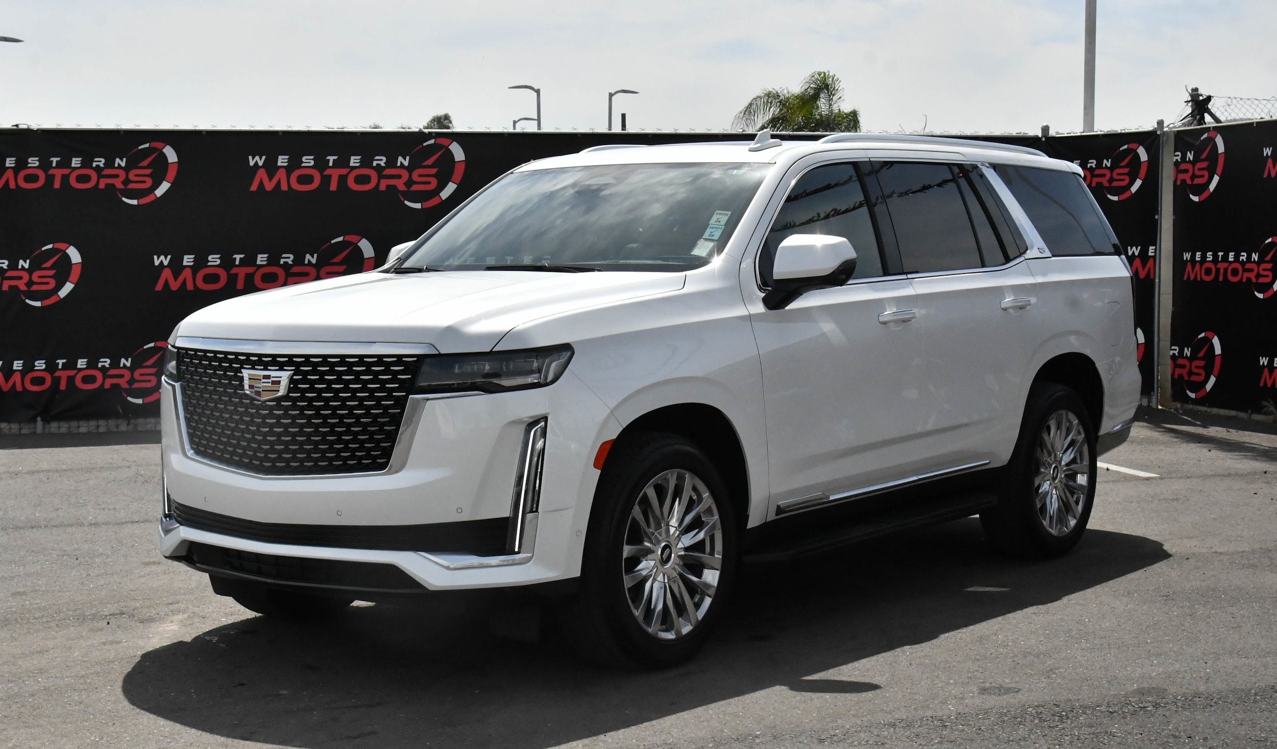 2023 Cadillac Escalade Premium Luxury photo 3