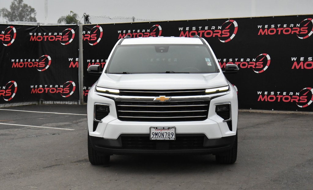 Used 2024 Chevrolet Traverse FWD LT SUV