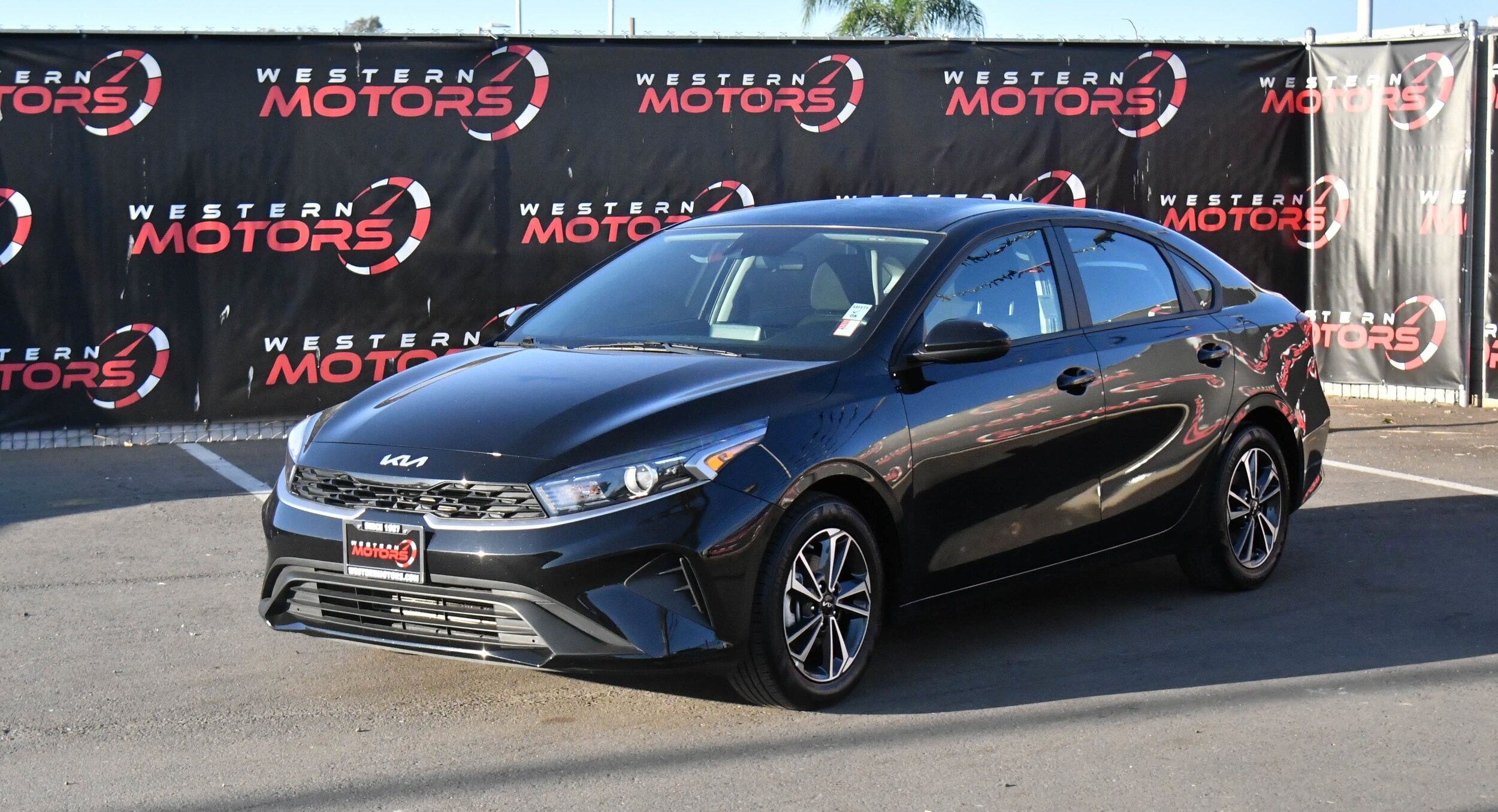 2024 Kia Forte LXS photo 3