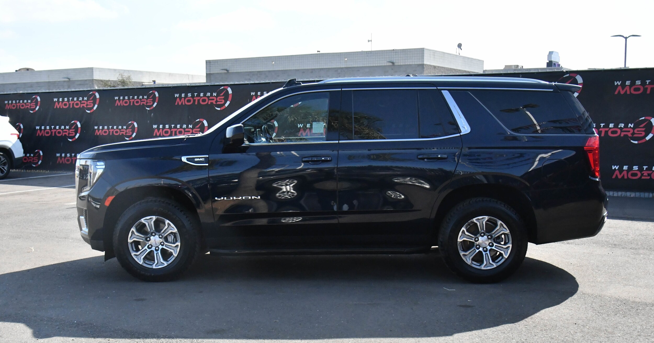 2022 Gmc Yukon SLE photo 4