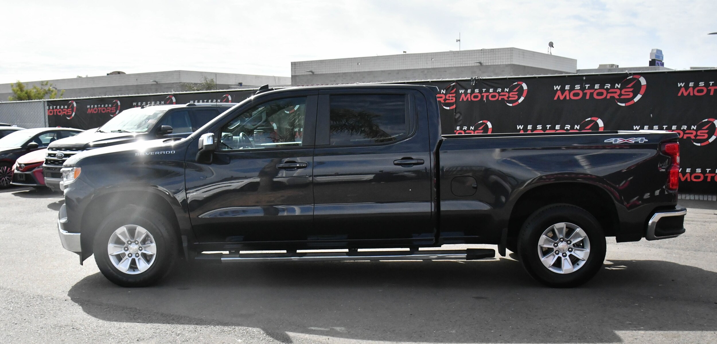 2024 Chevrolet Silverado 1500 LT photo 4