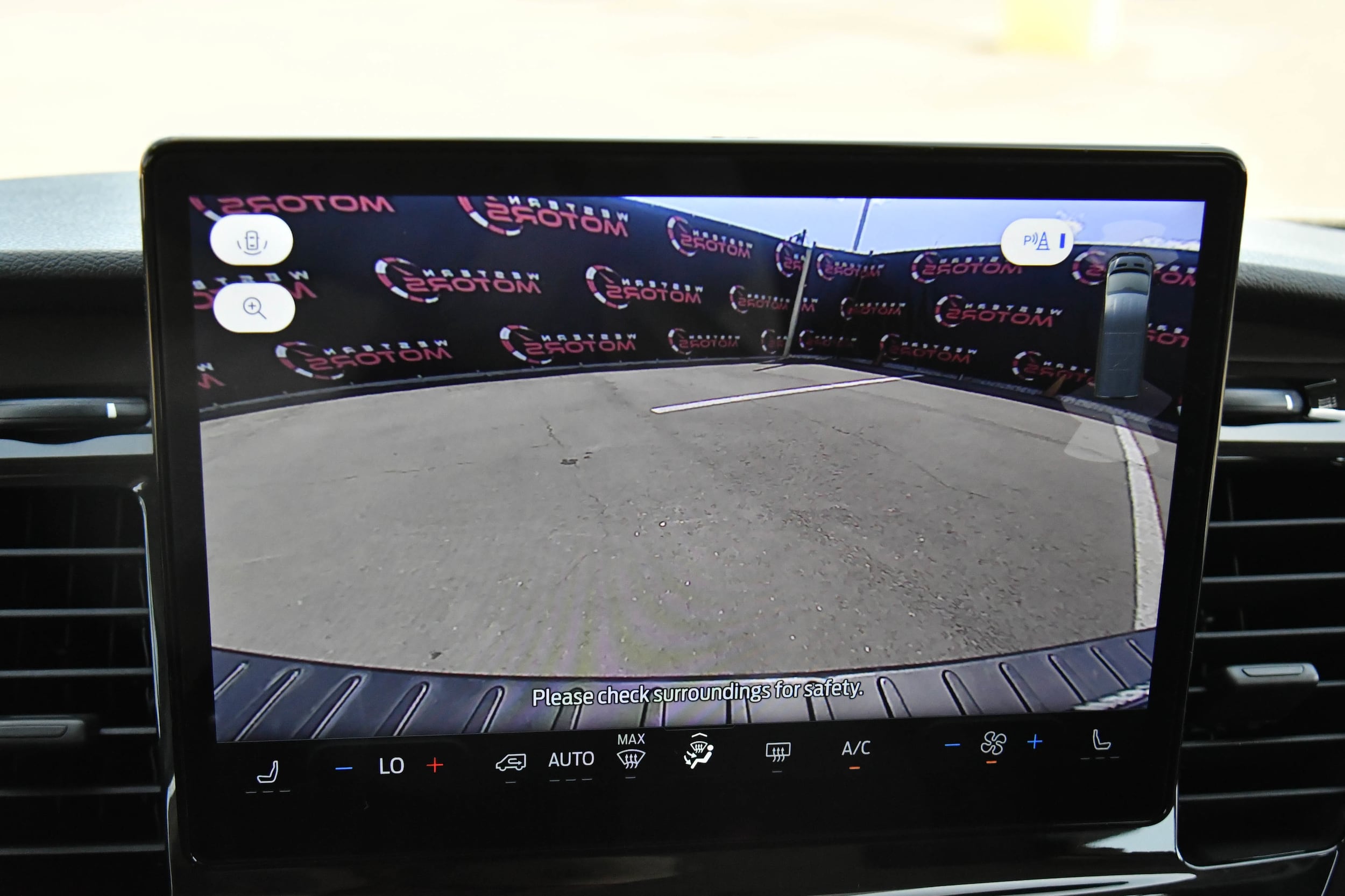 2023 Ford Transit Passenger Van XLT - Photo 16
