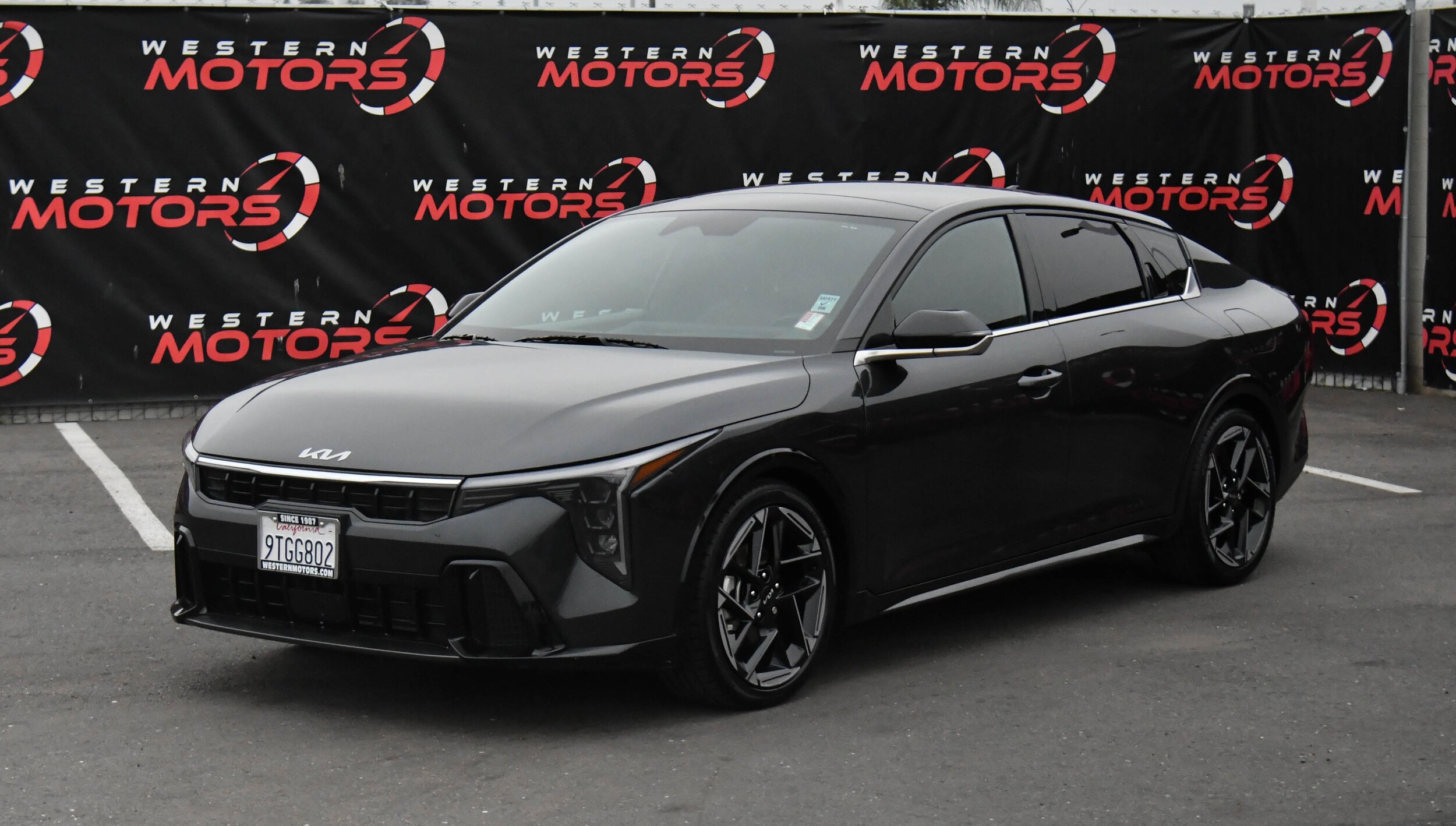 2025 Kia K4 GT-Line photo 3