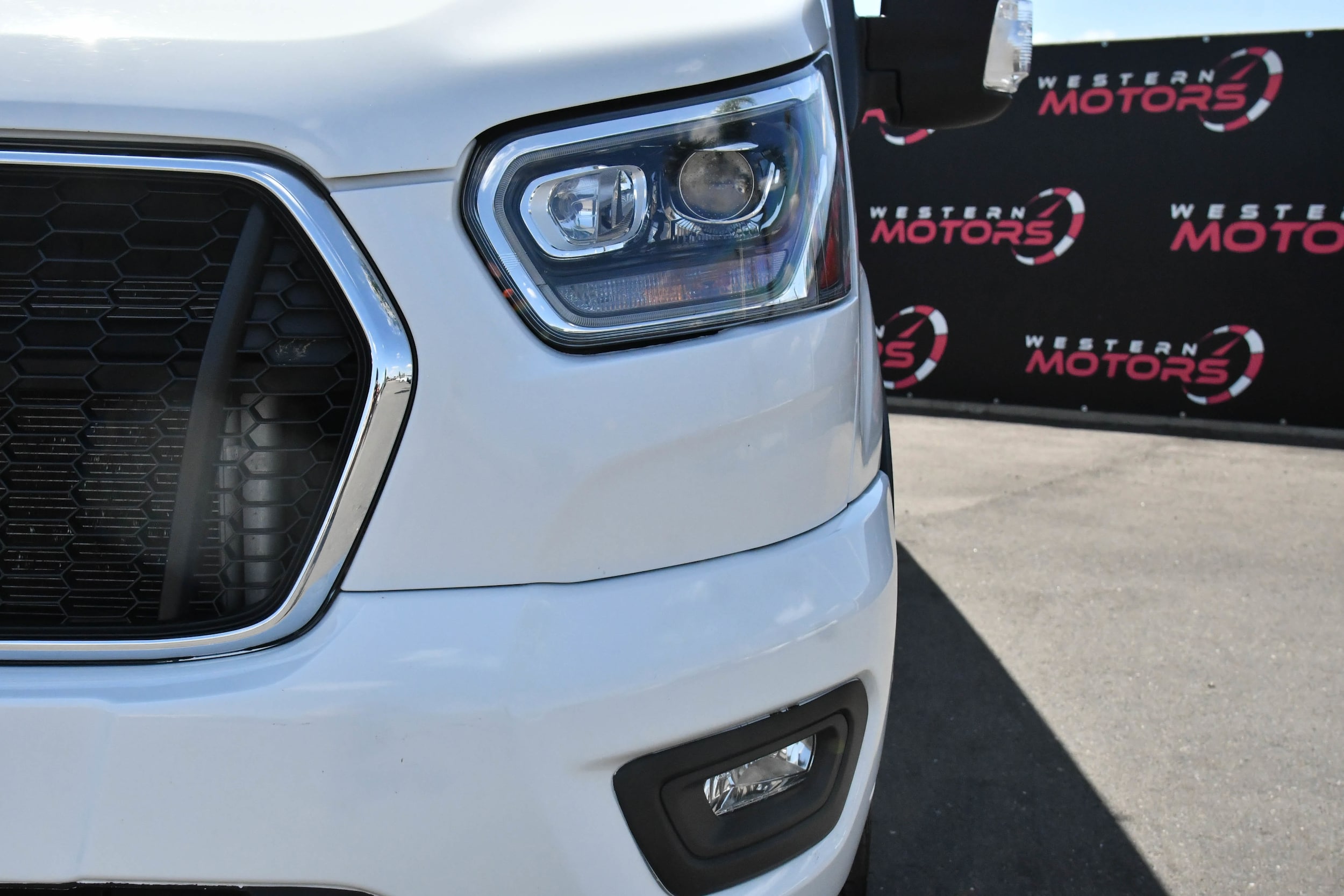 2023 Ford Transit Passenger Van XLT - Photo 9