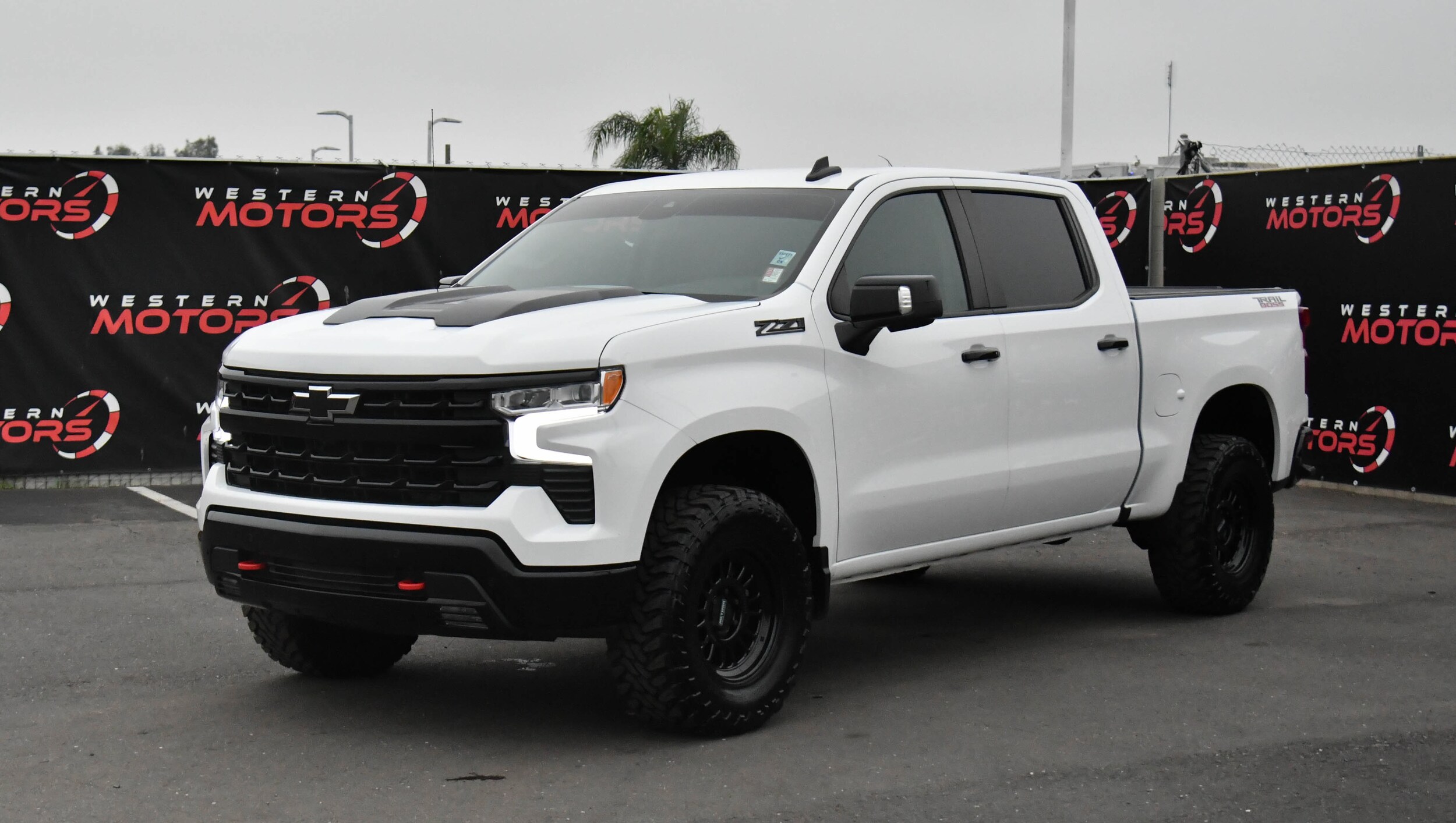 2024 Chevrolet Silverado 1500 LT Trail Boss photo 3